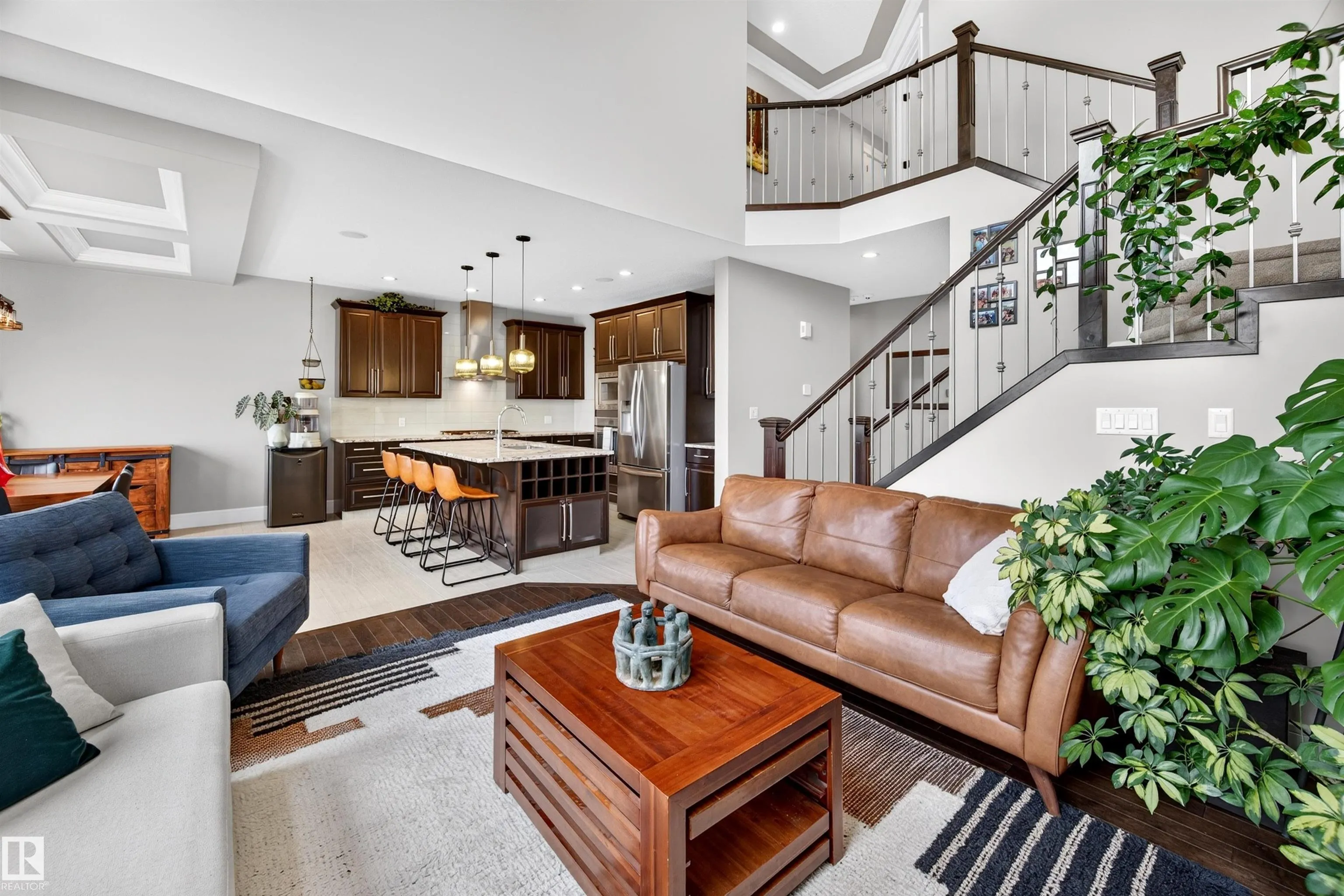 525 ALBANY Way
