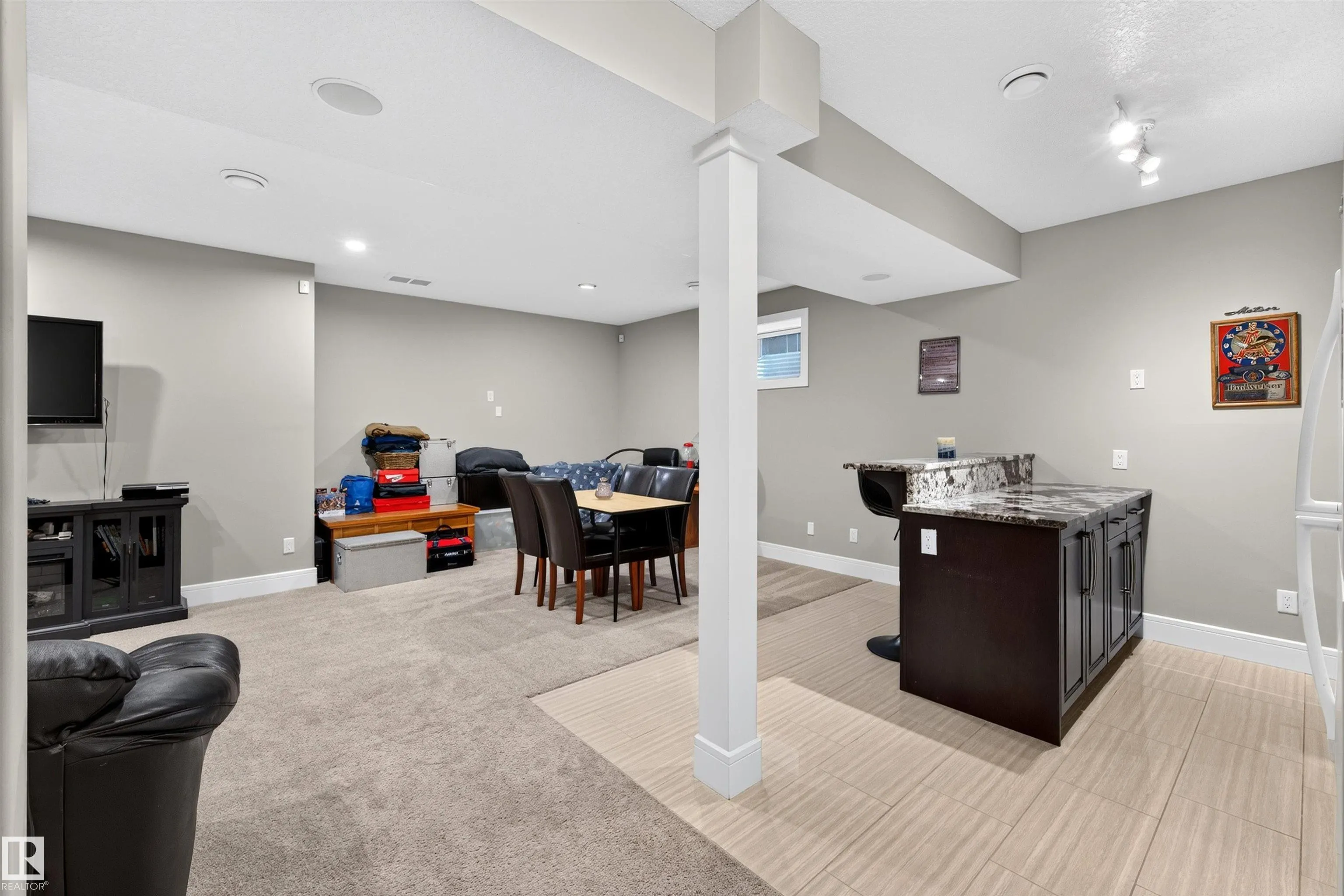 525 ALBANY Way