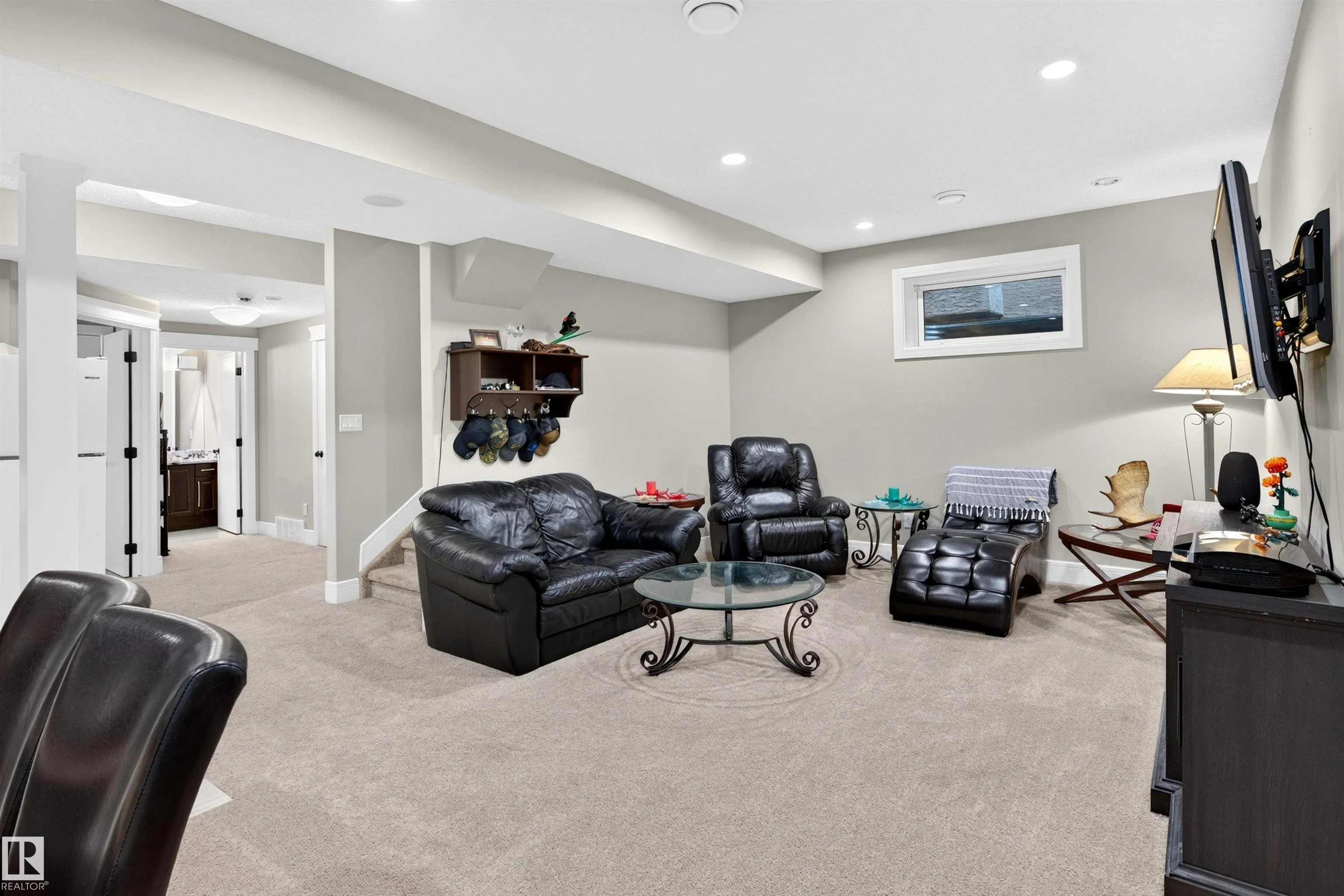 525 ALBANY Way