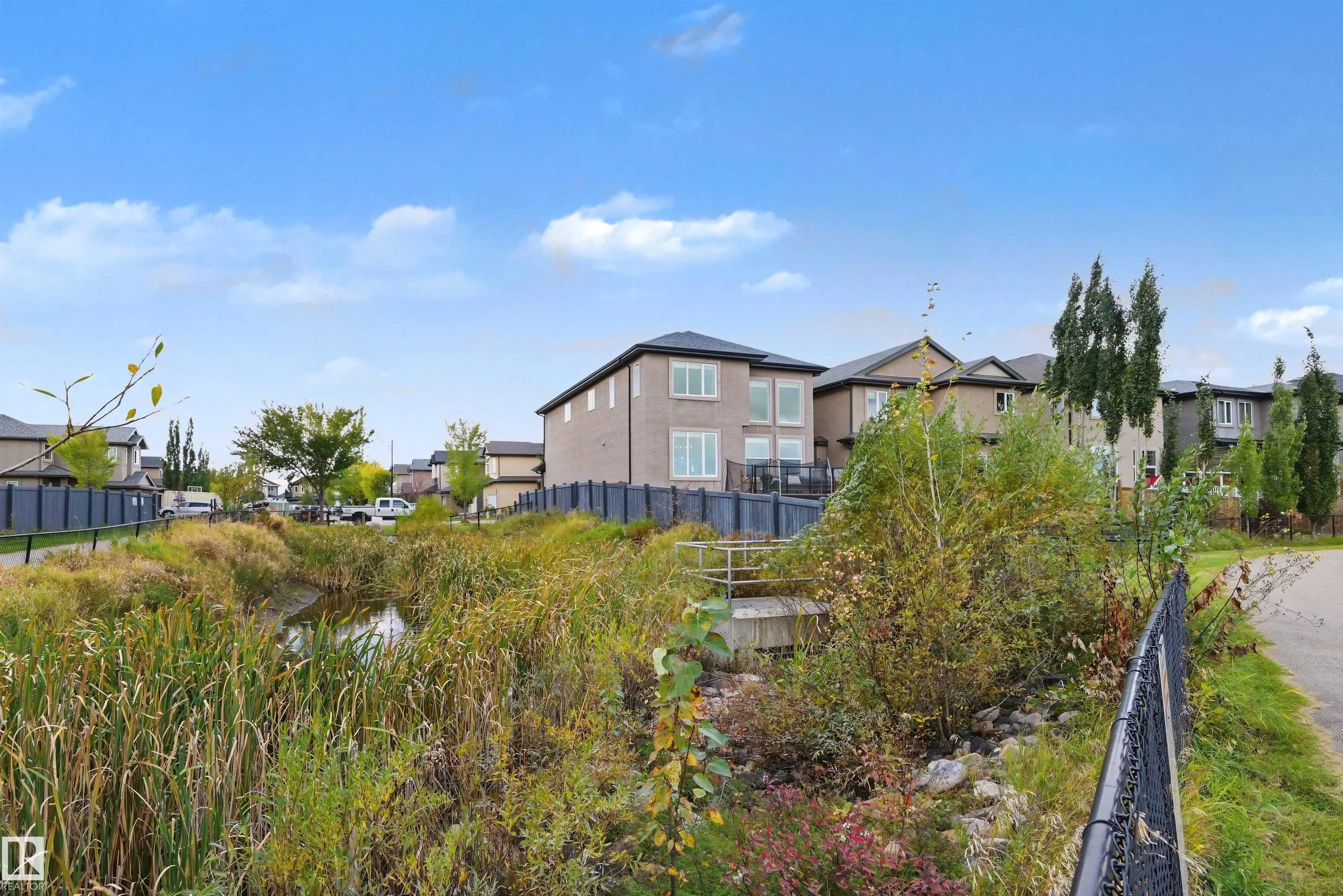 525 ALBANY Way