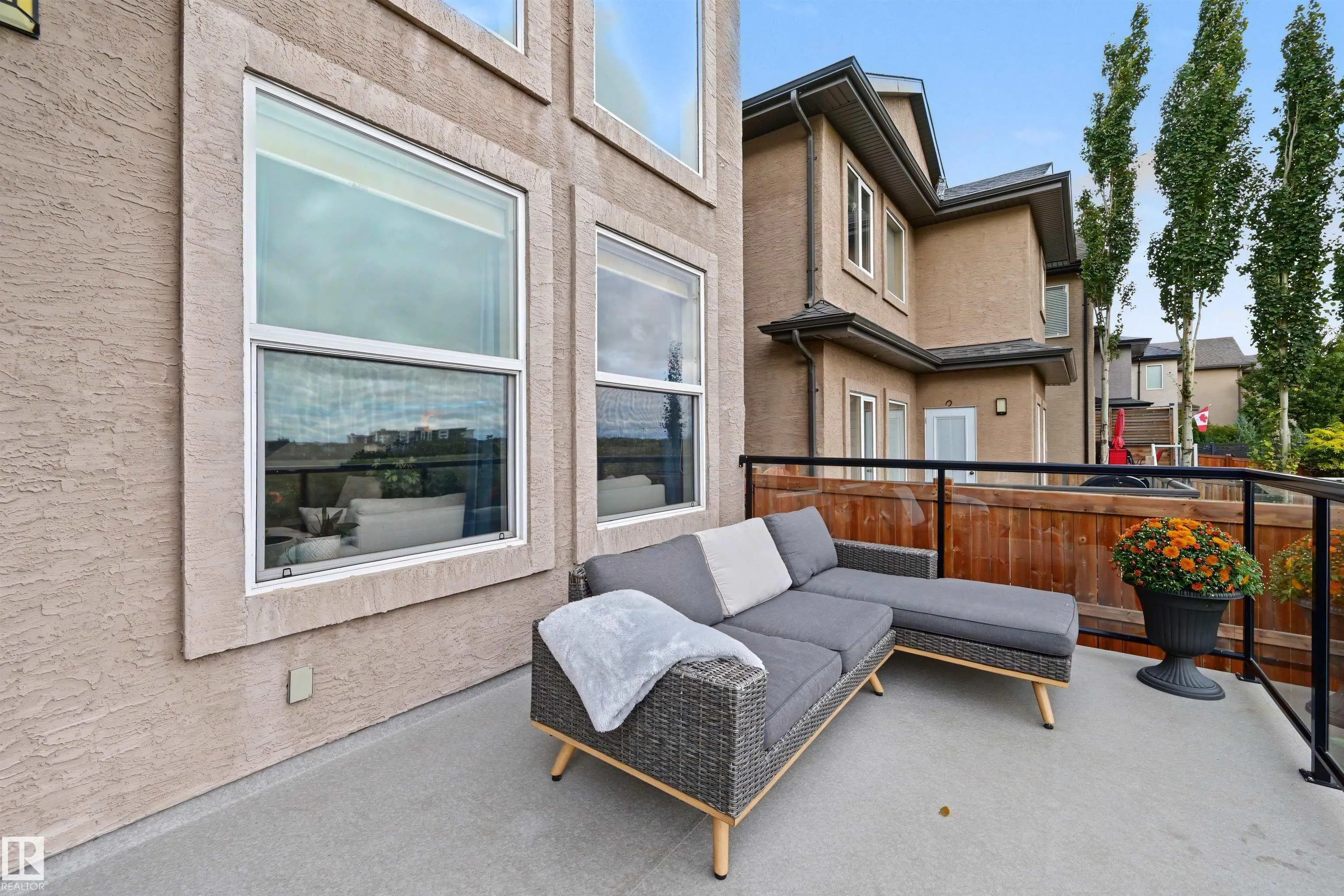 525 ALBANY Way
