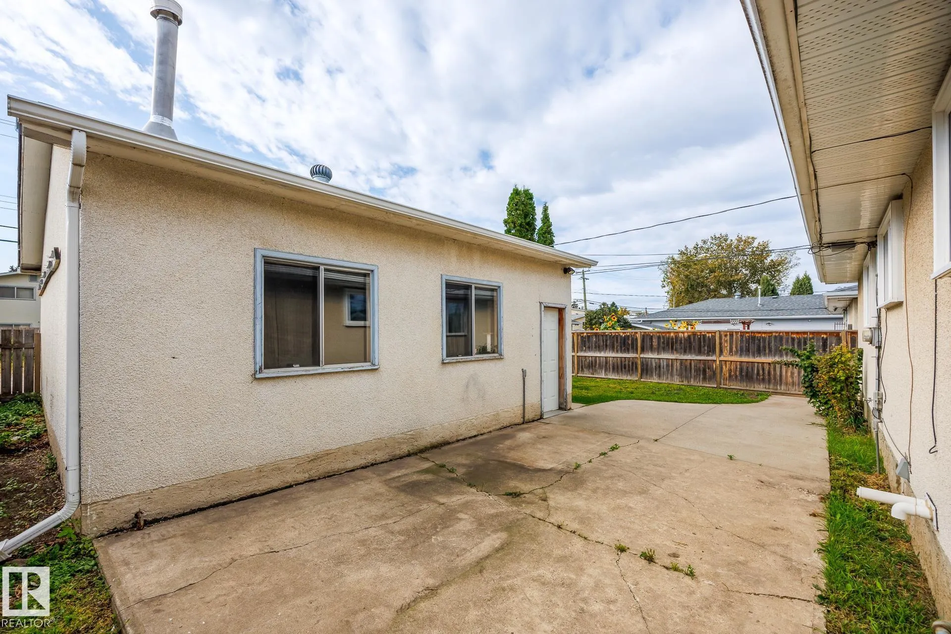 52 BELLEVILLE Avenue