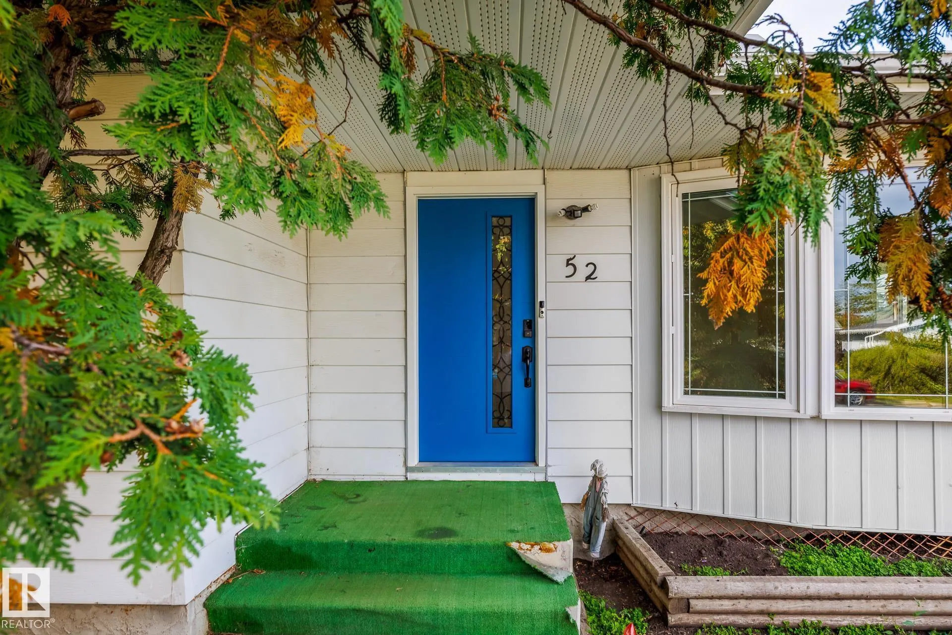 52 BELLEVILLE Avenue
