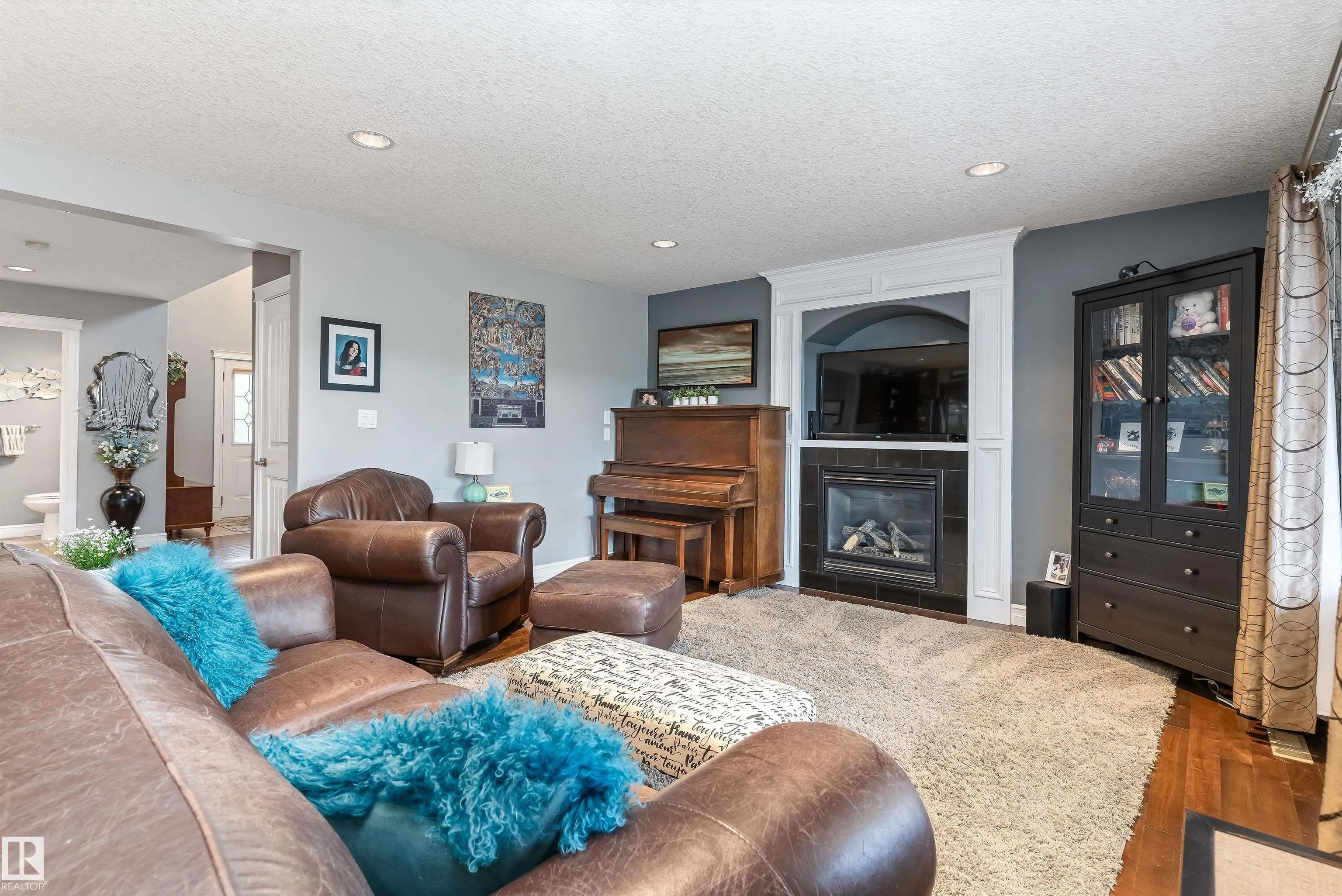 484 FOXTAIL Court