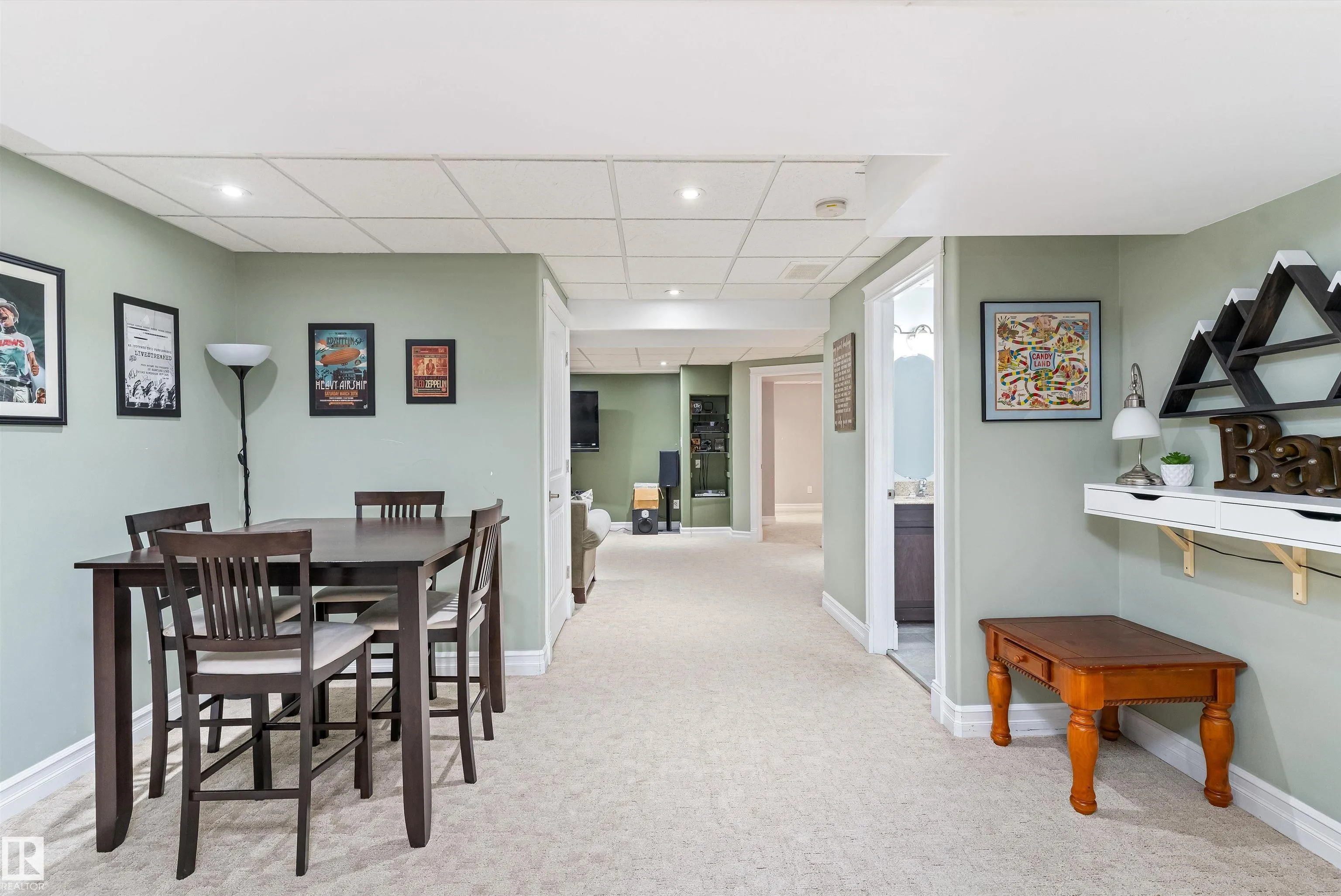 484 FOXTAIL Court