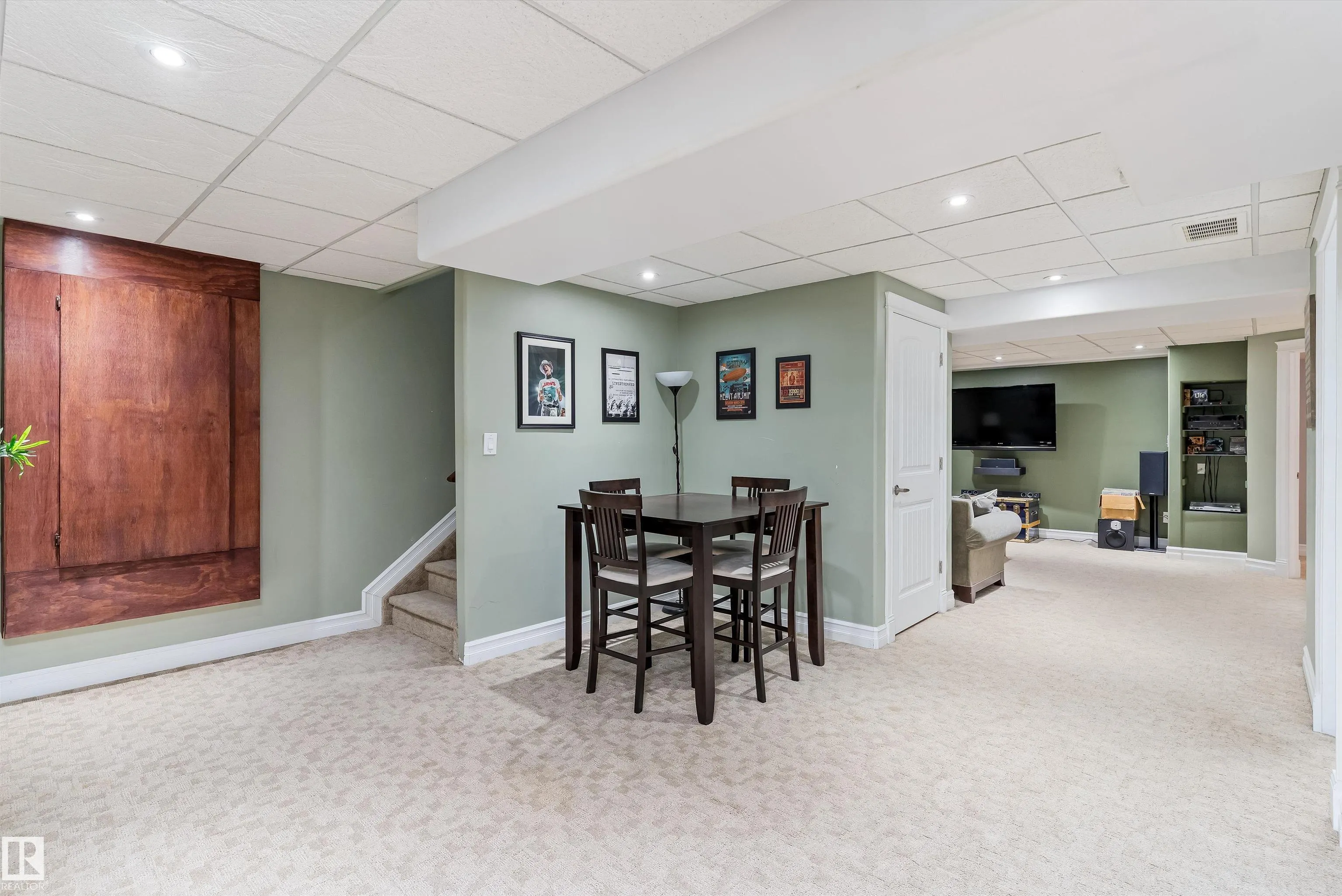 484 FOXTAIL Court