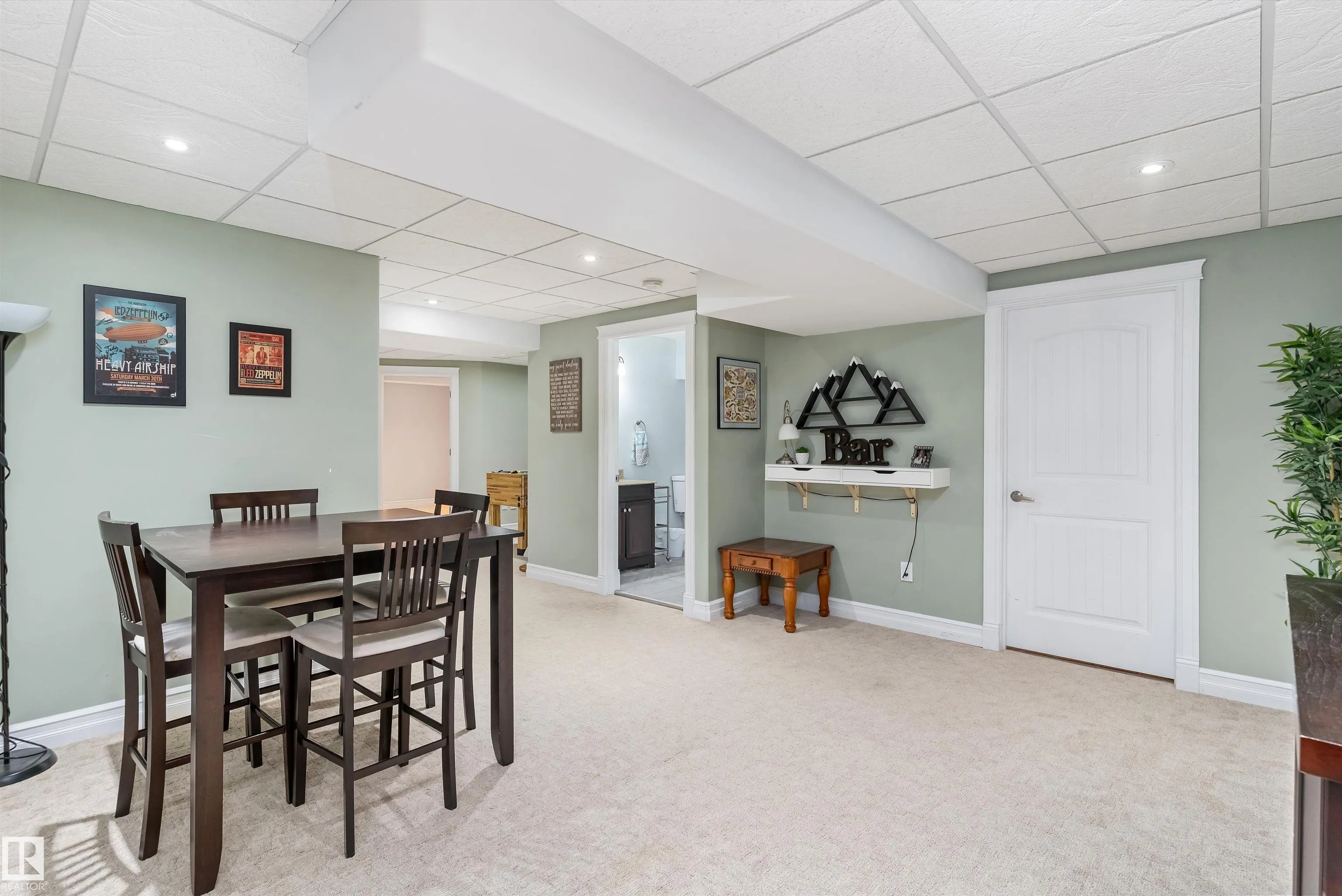 484 FOXTAIL Court