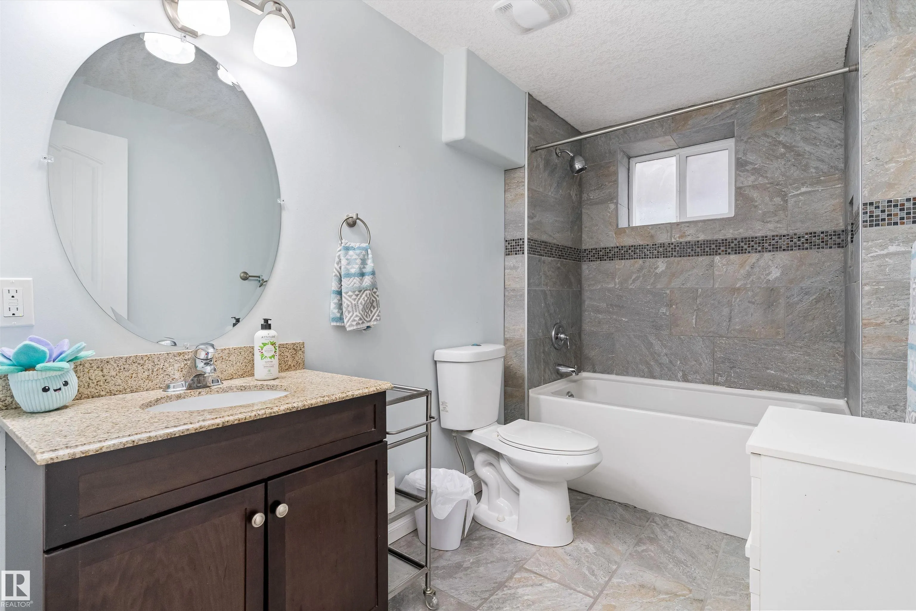 484 FOXTAIL Court