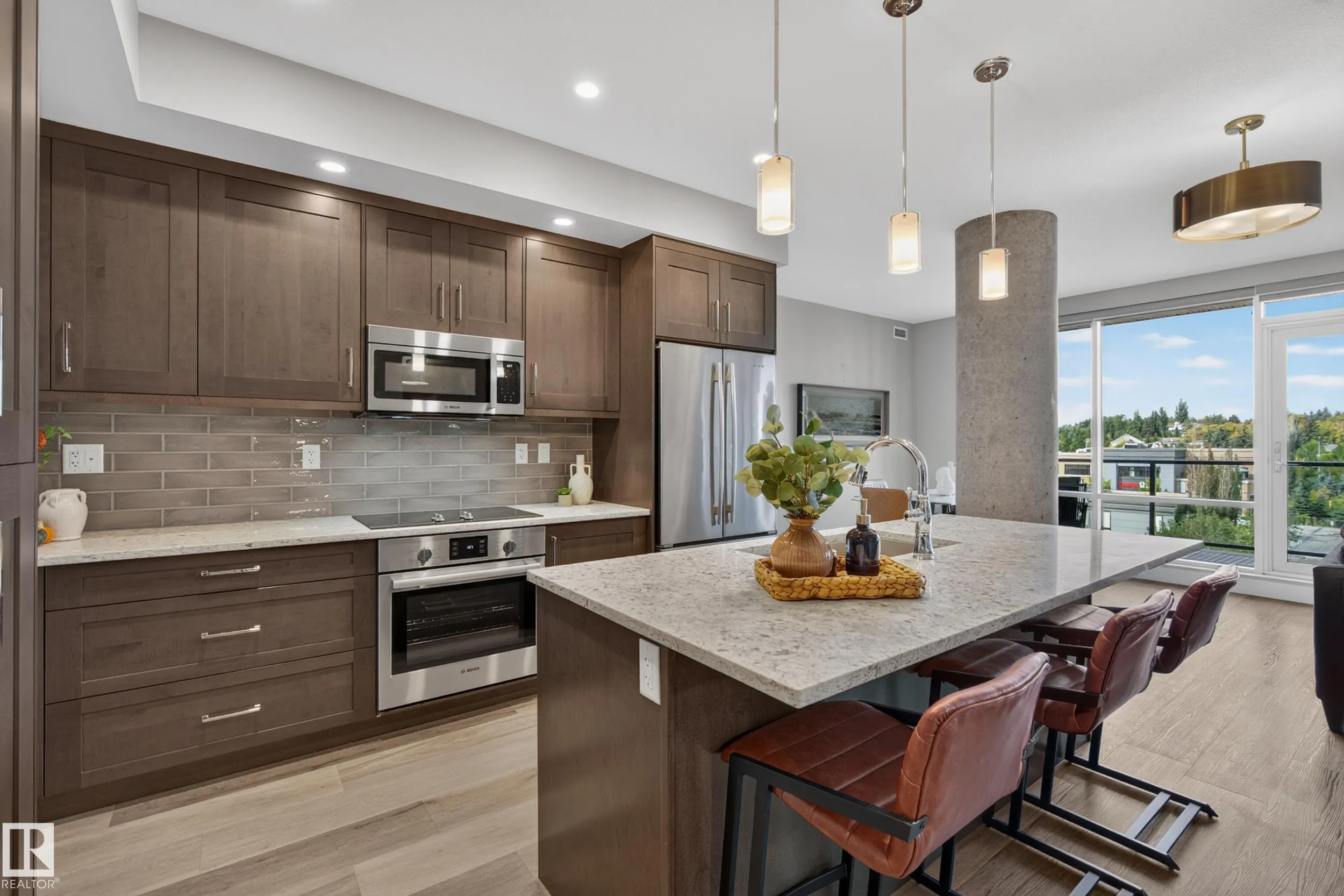 200 BELLEROSE Drive