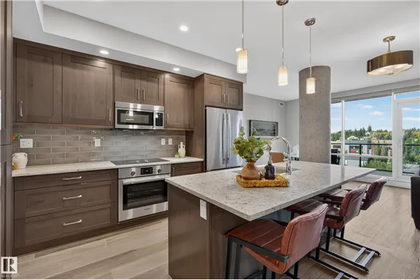 200 BELLEROSE Drive