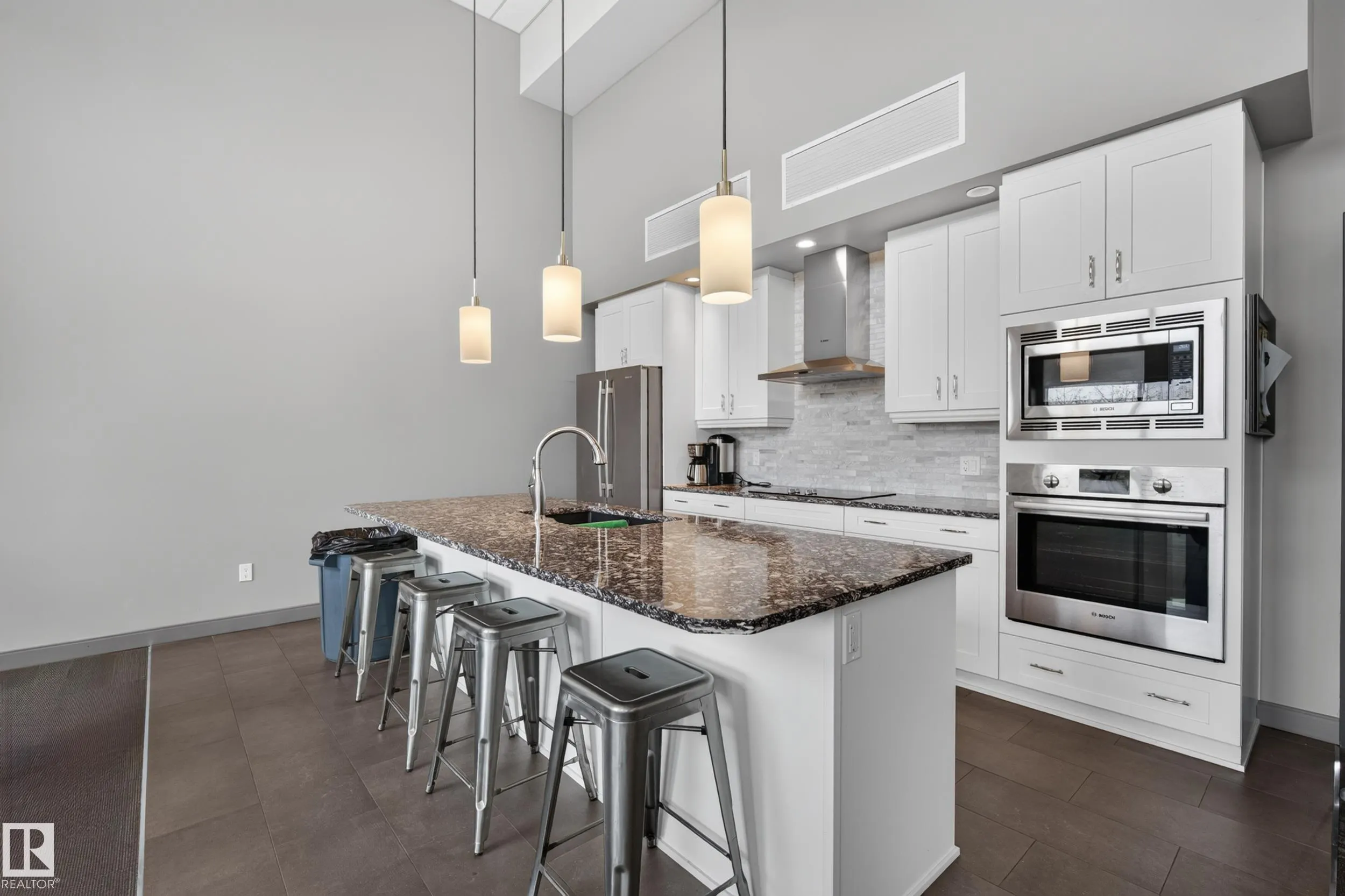 200 BELLEROSE Drive
