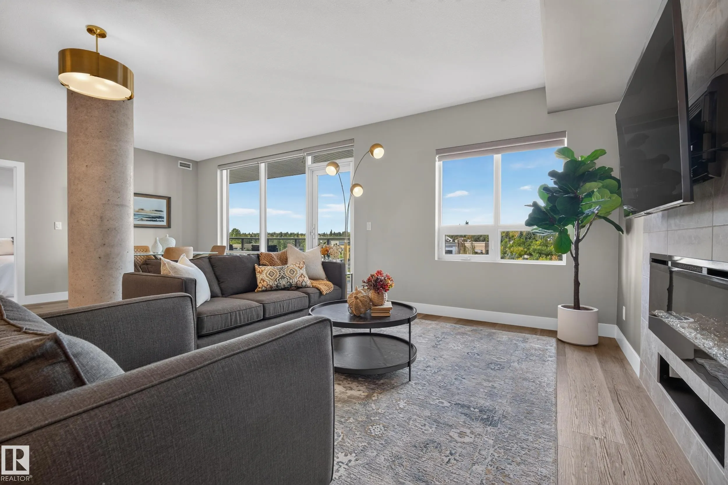 200 BELLEROSE Drive