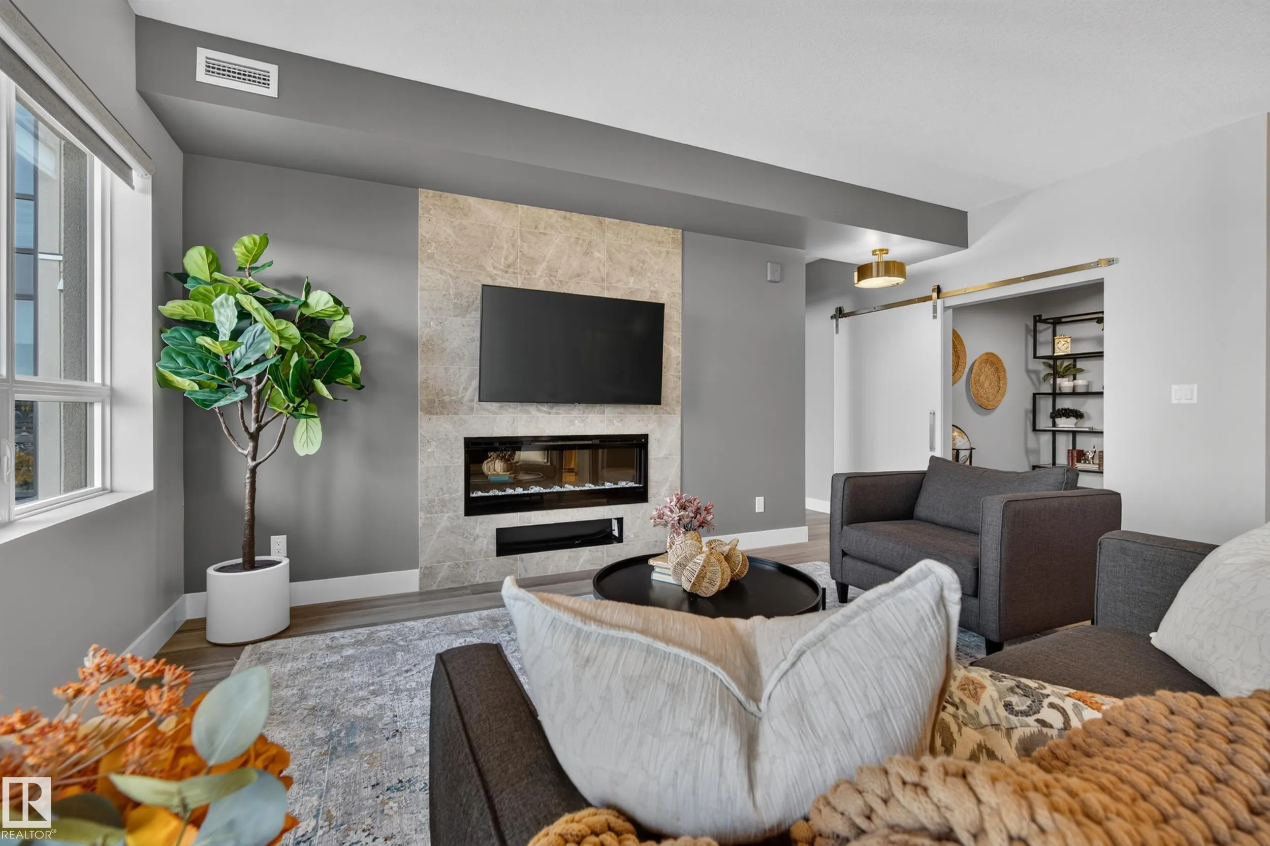 200 BELLEROSE Drive