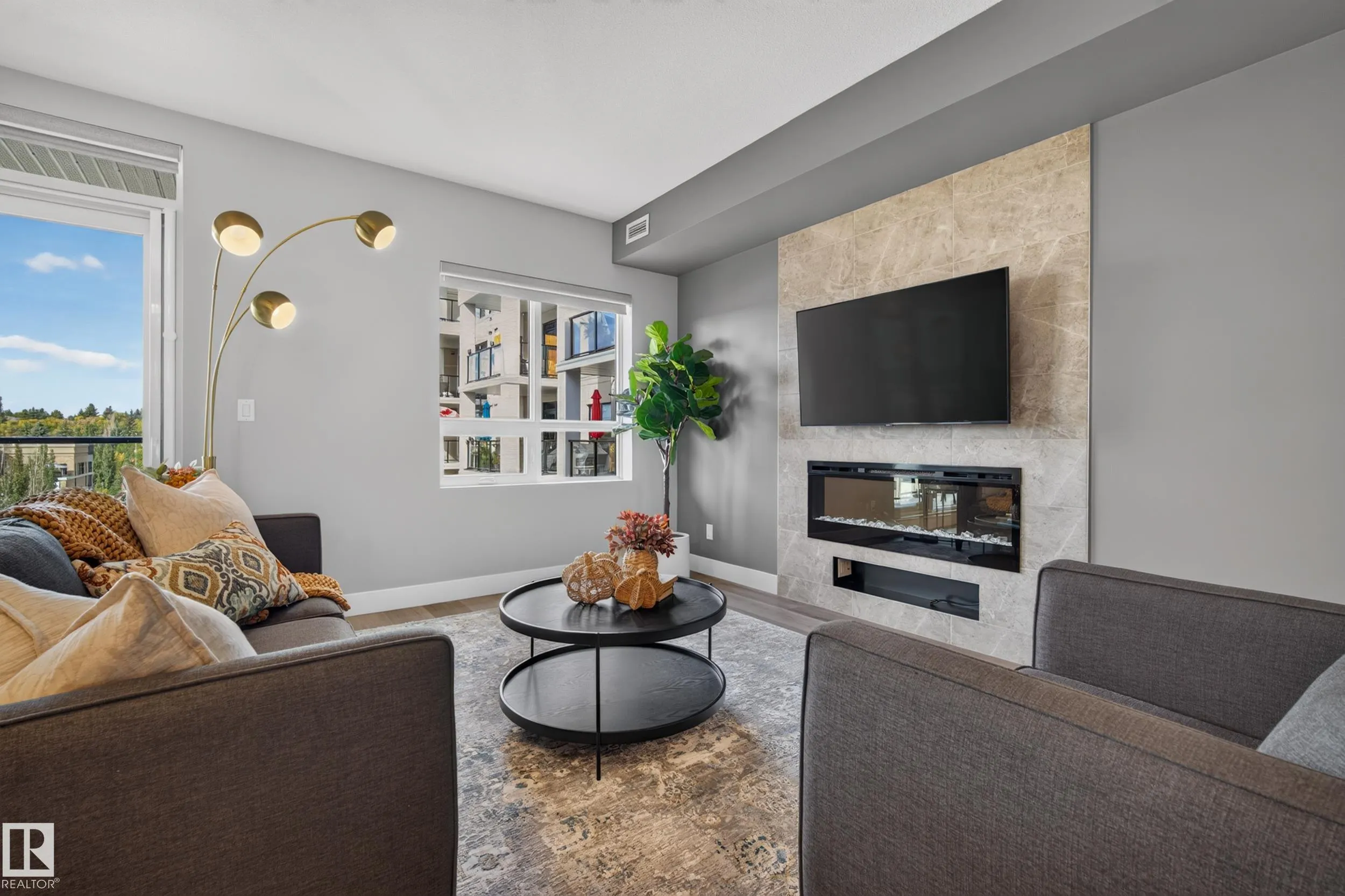 200 BELLEROSE Drive