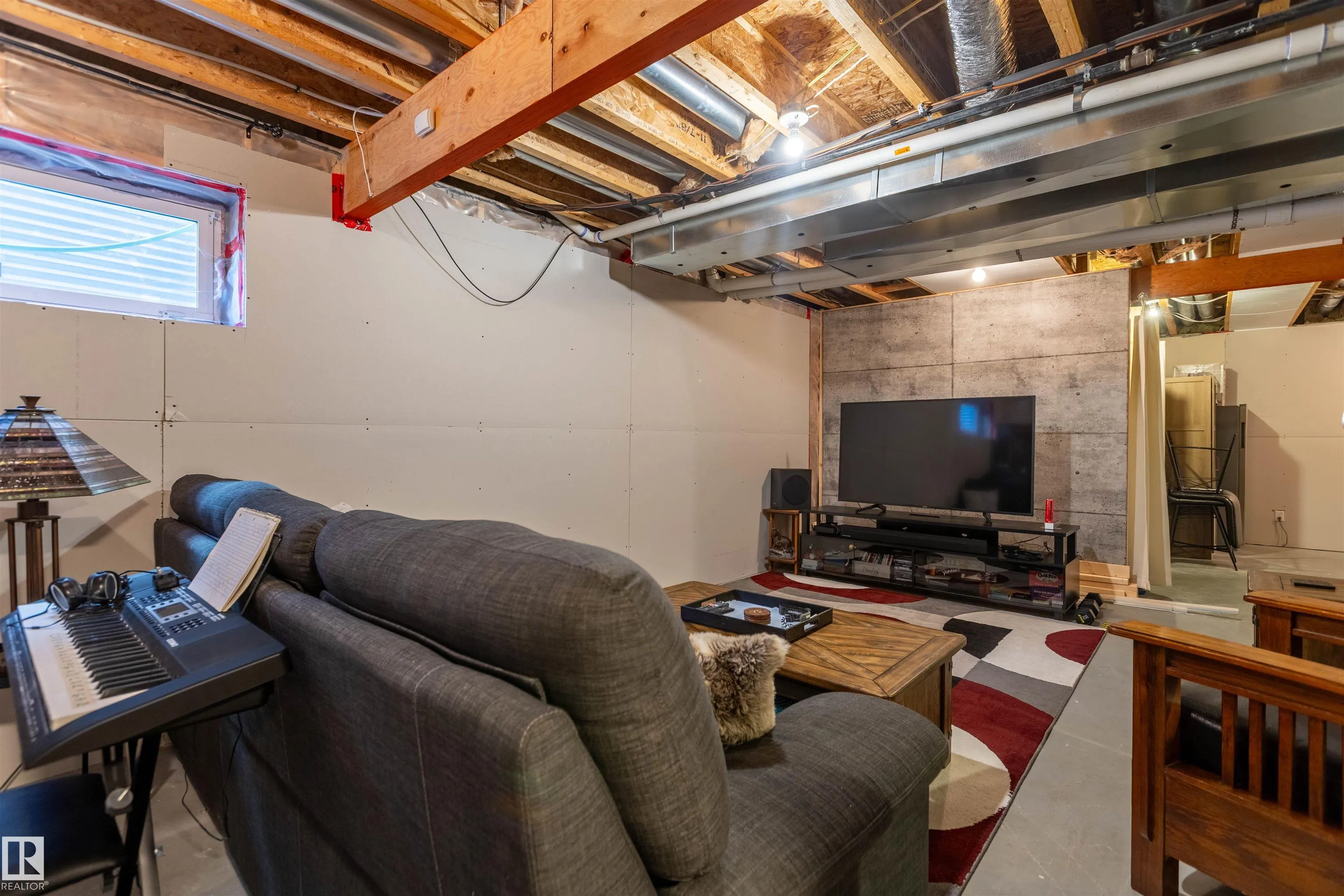 38 RED TAIL Way