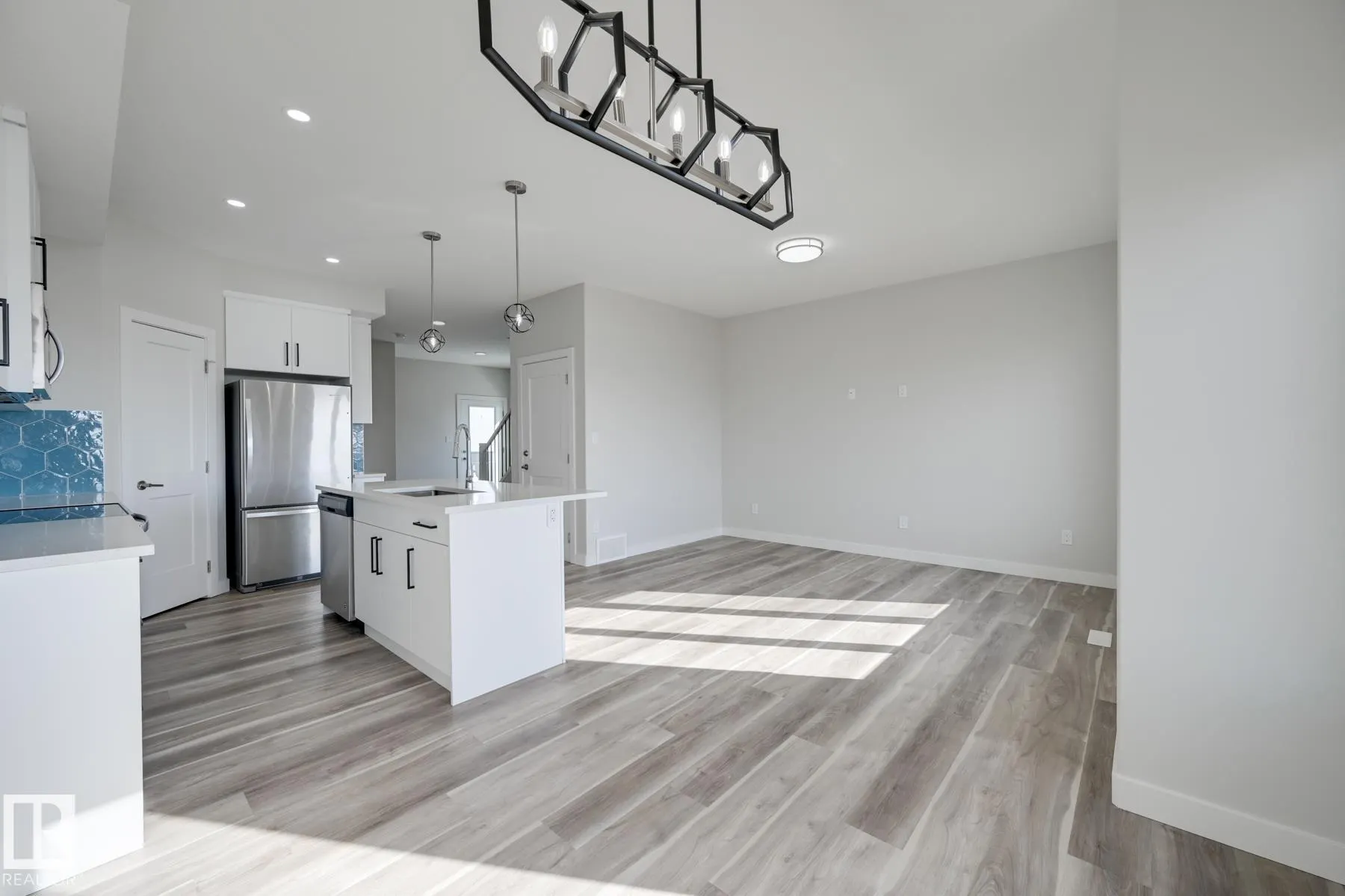72 MCLEAN Bend
