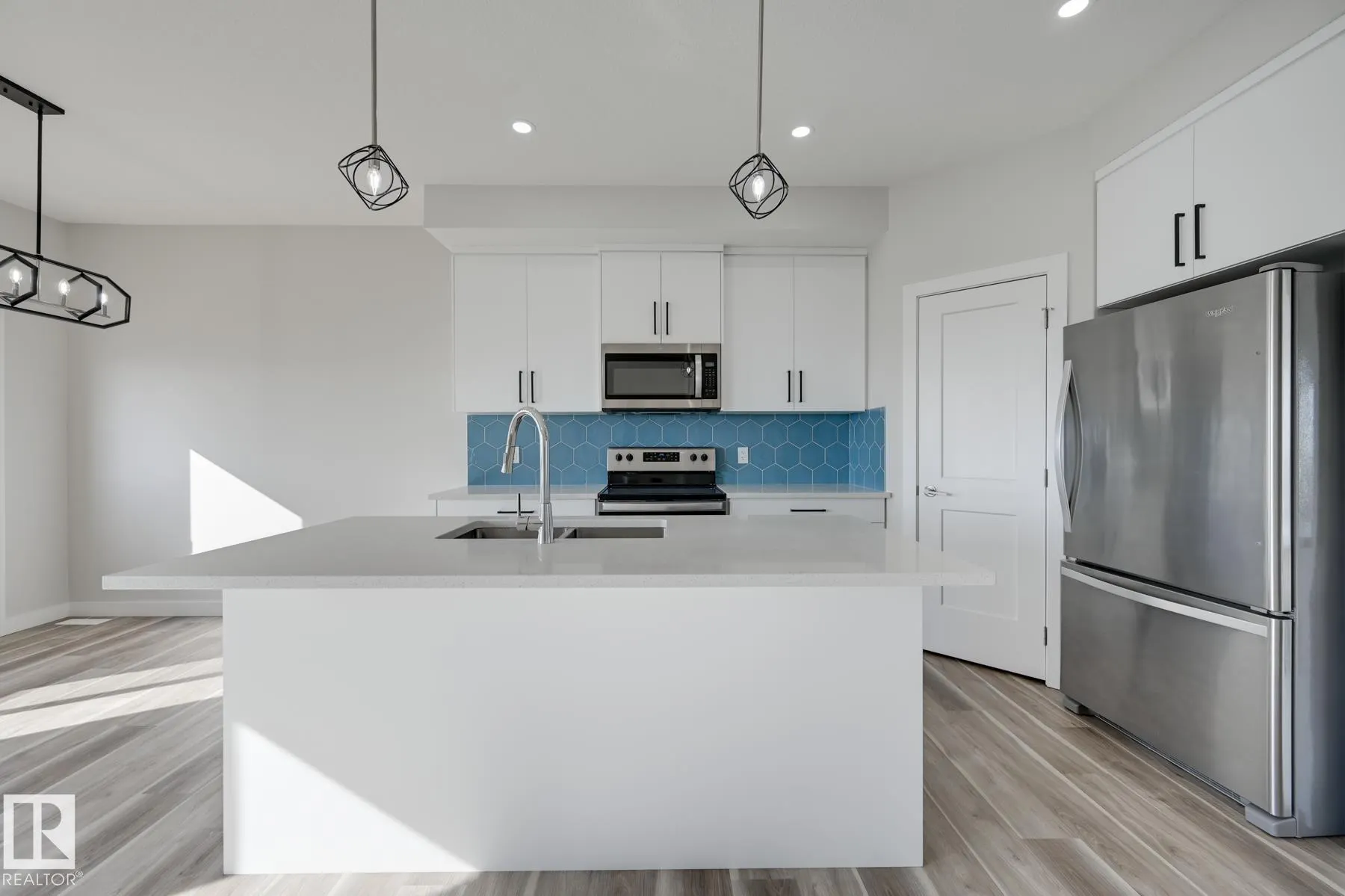 72 MCLEAN Bend