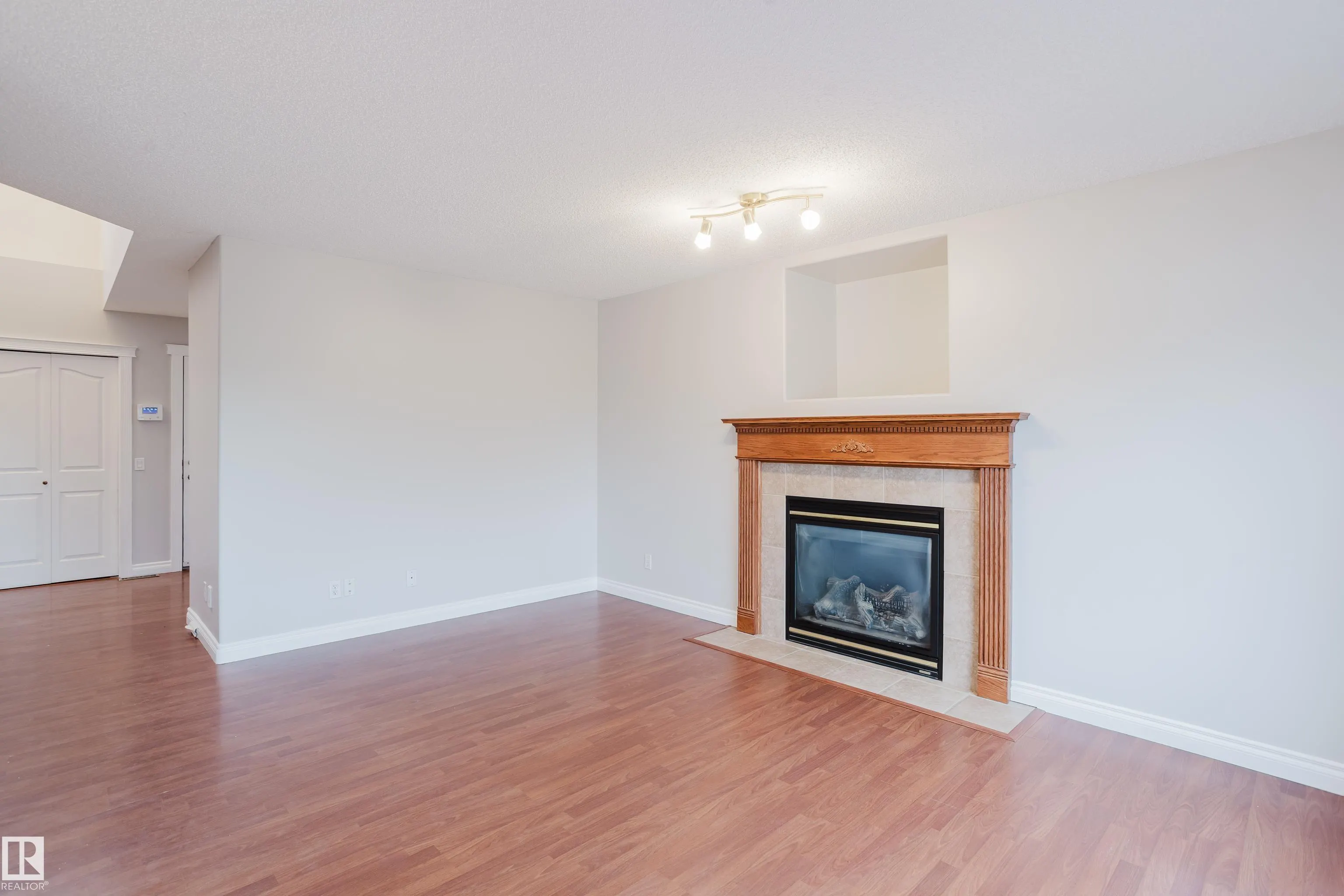 611 Hooke Court