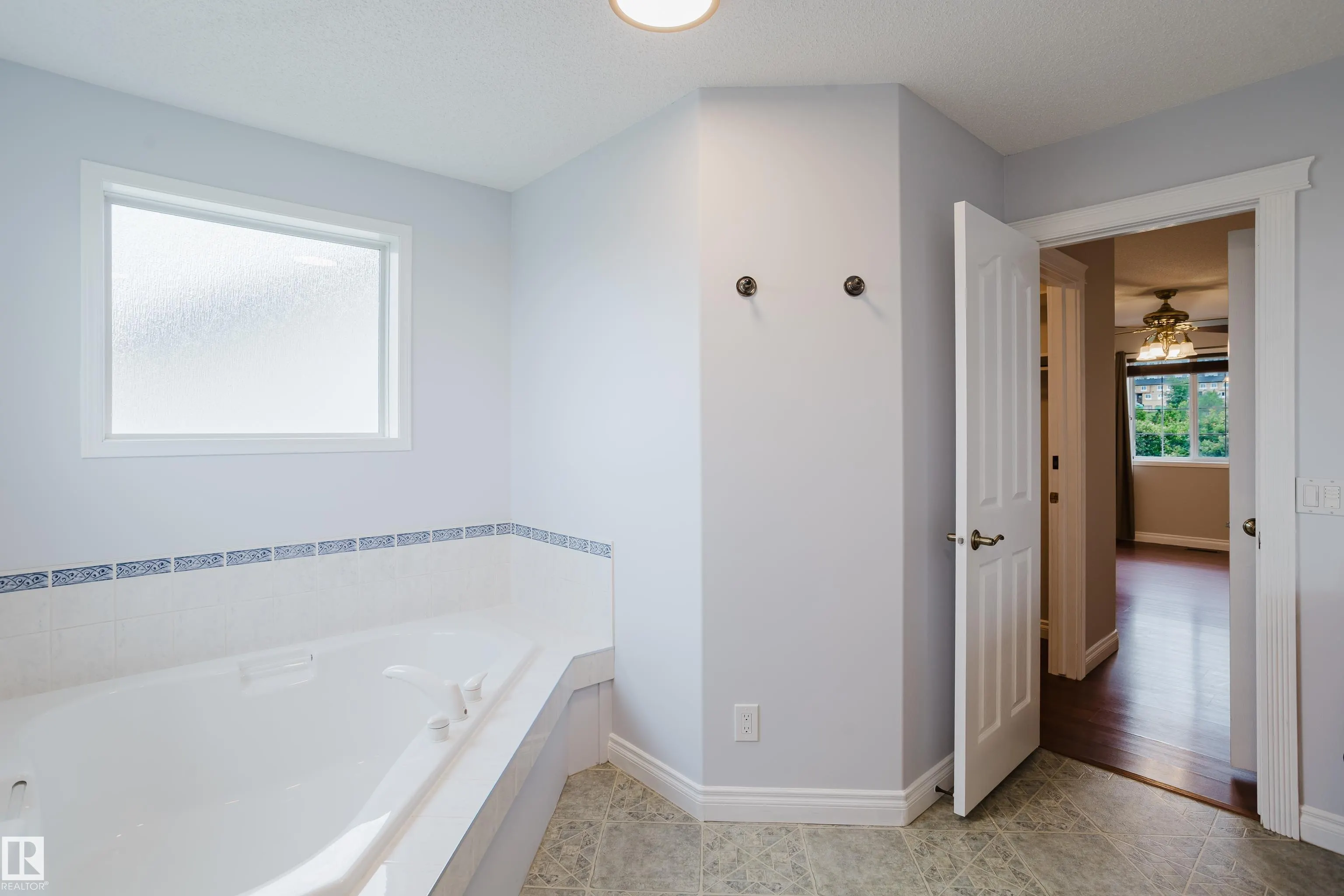 611 Hooke Court