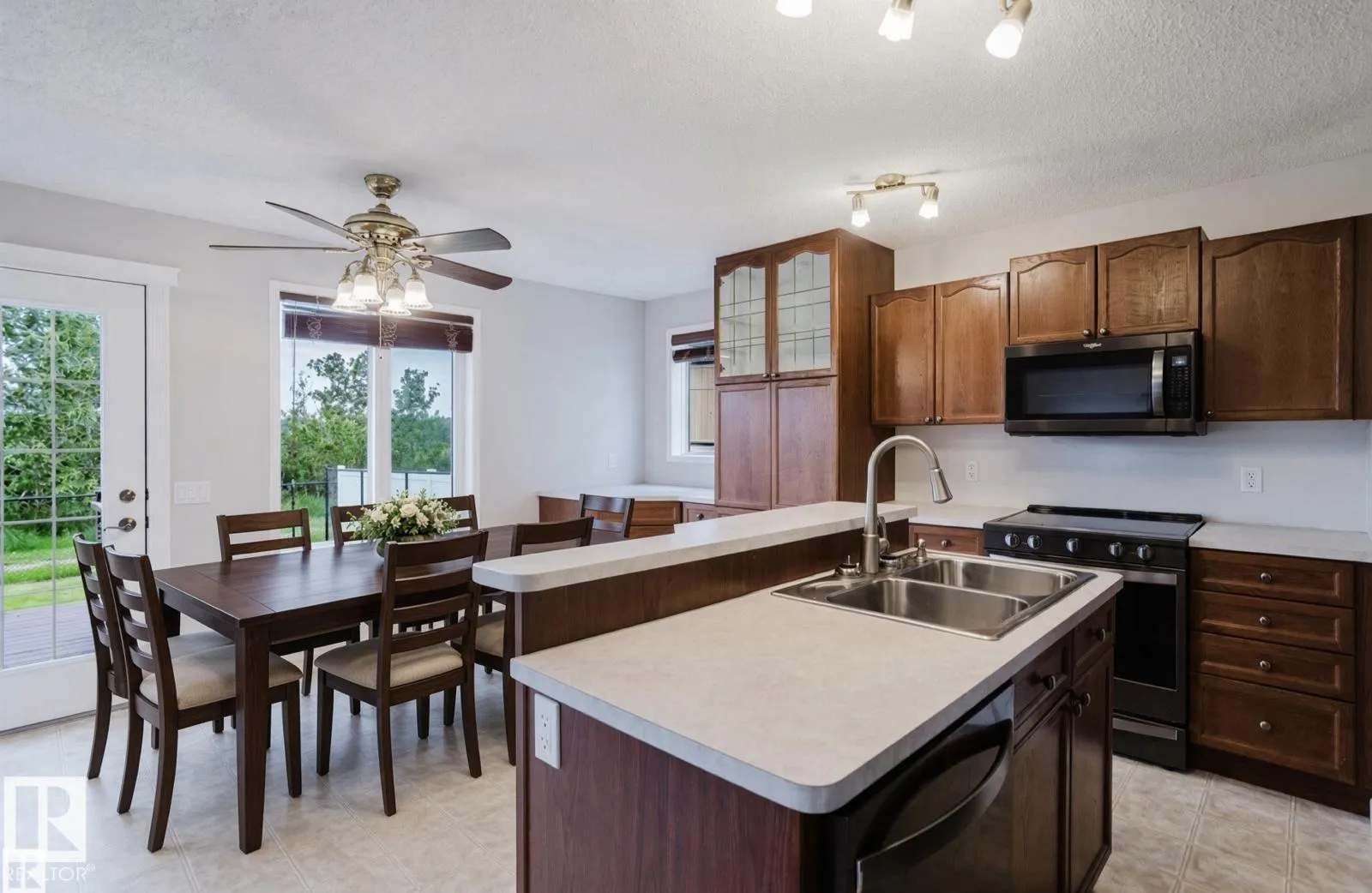 611 Hooke Court