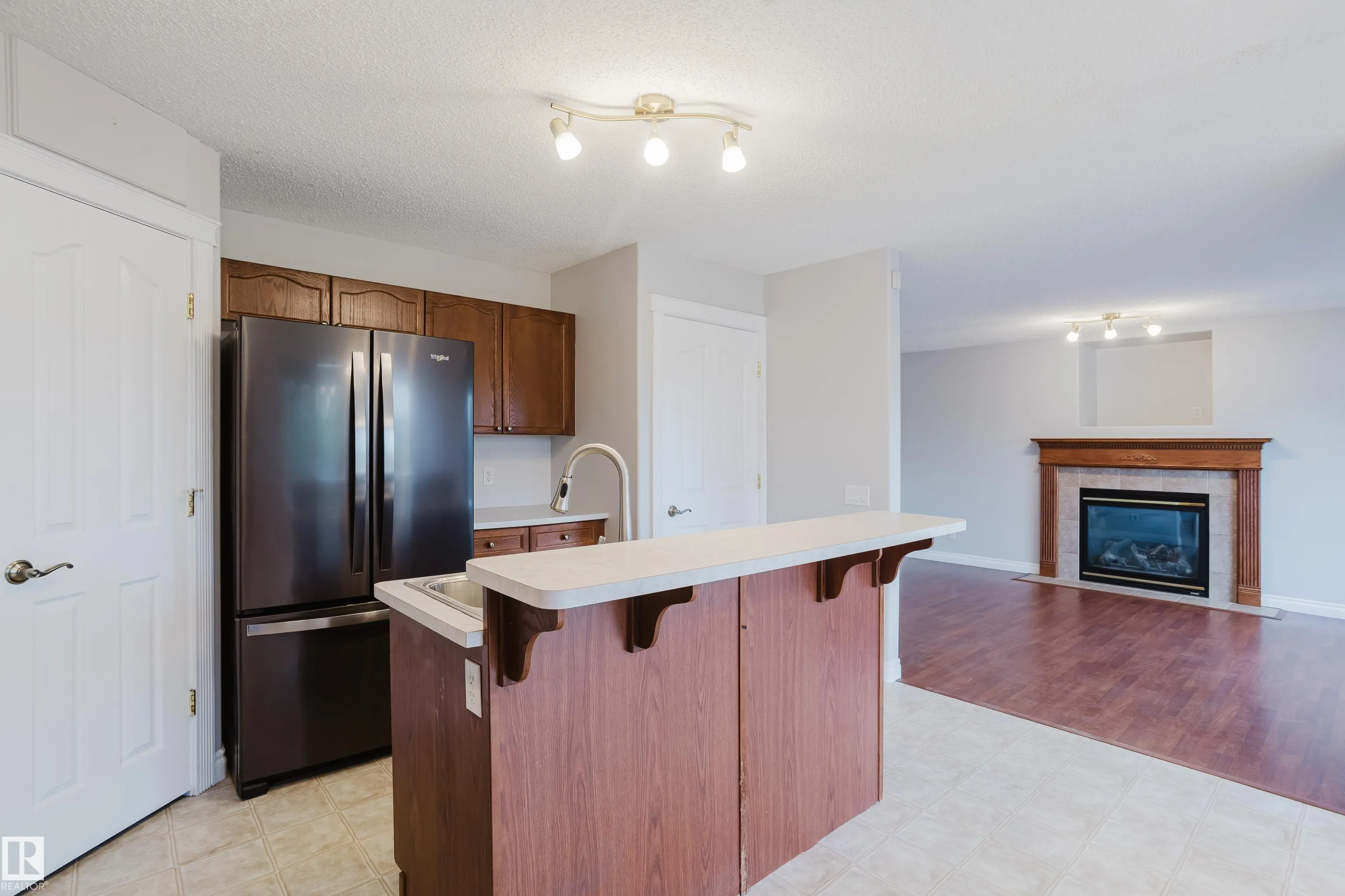 611 Hooke Court
