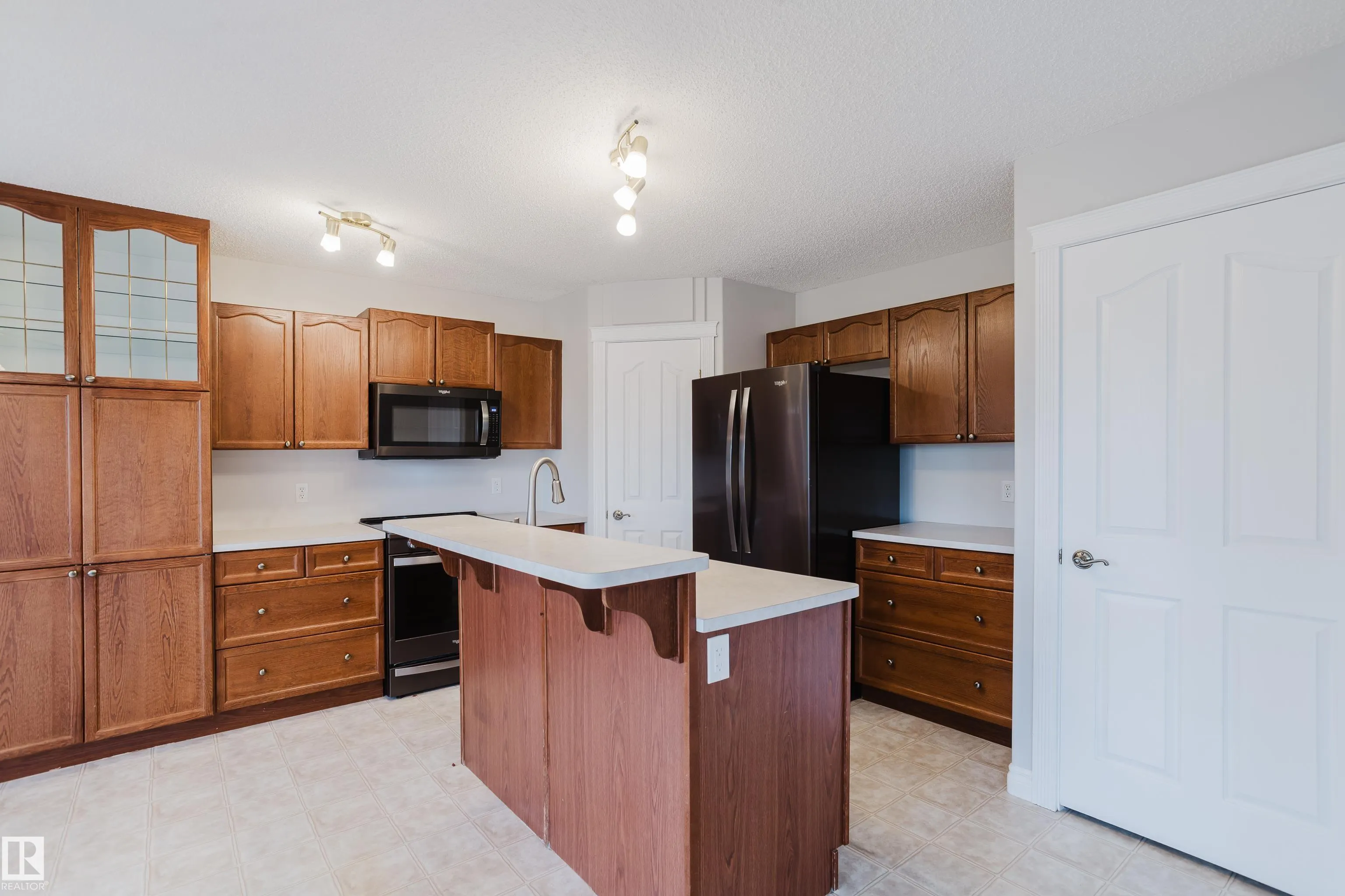611 Hooke Court