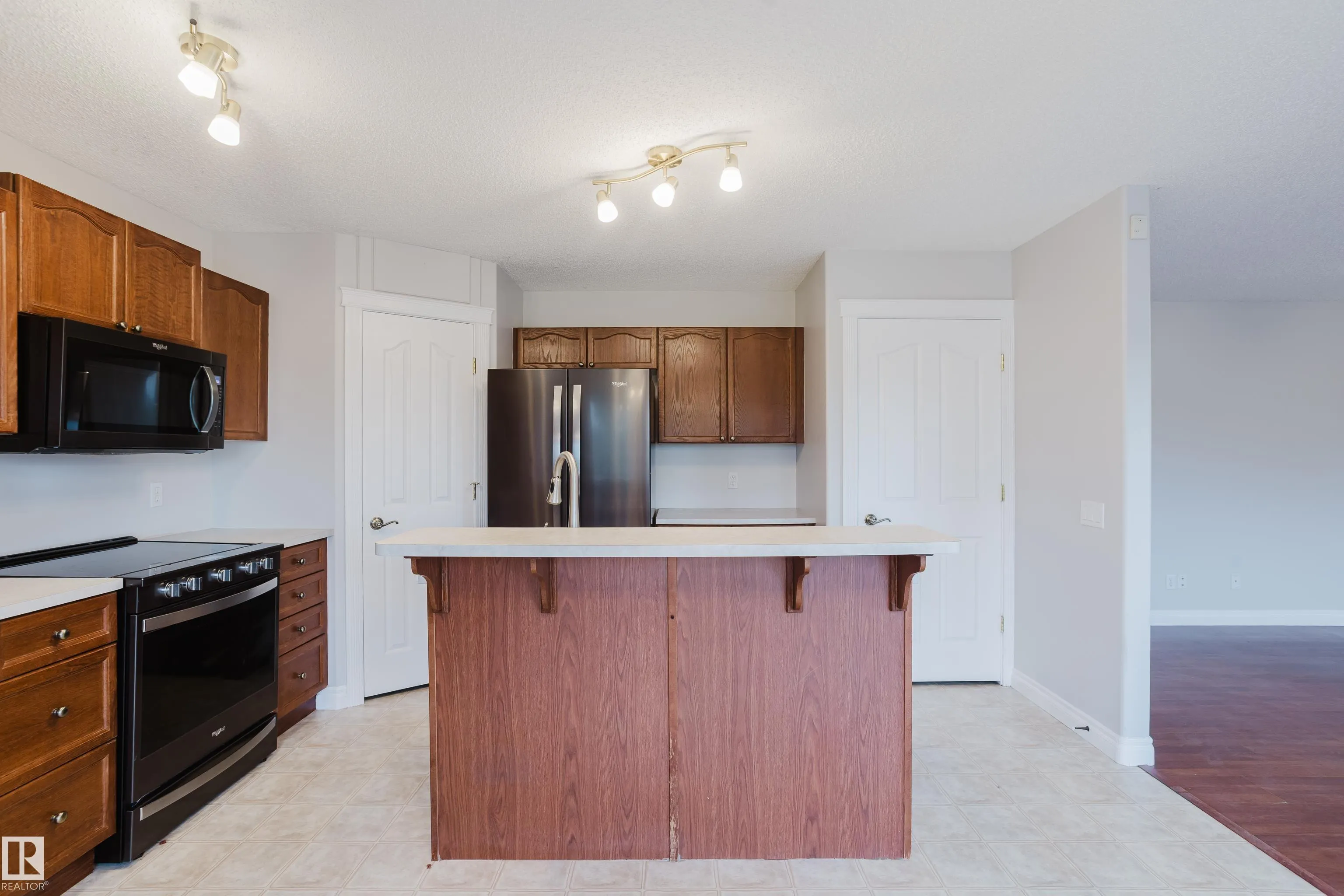 611 Hooke Court