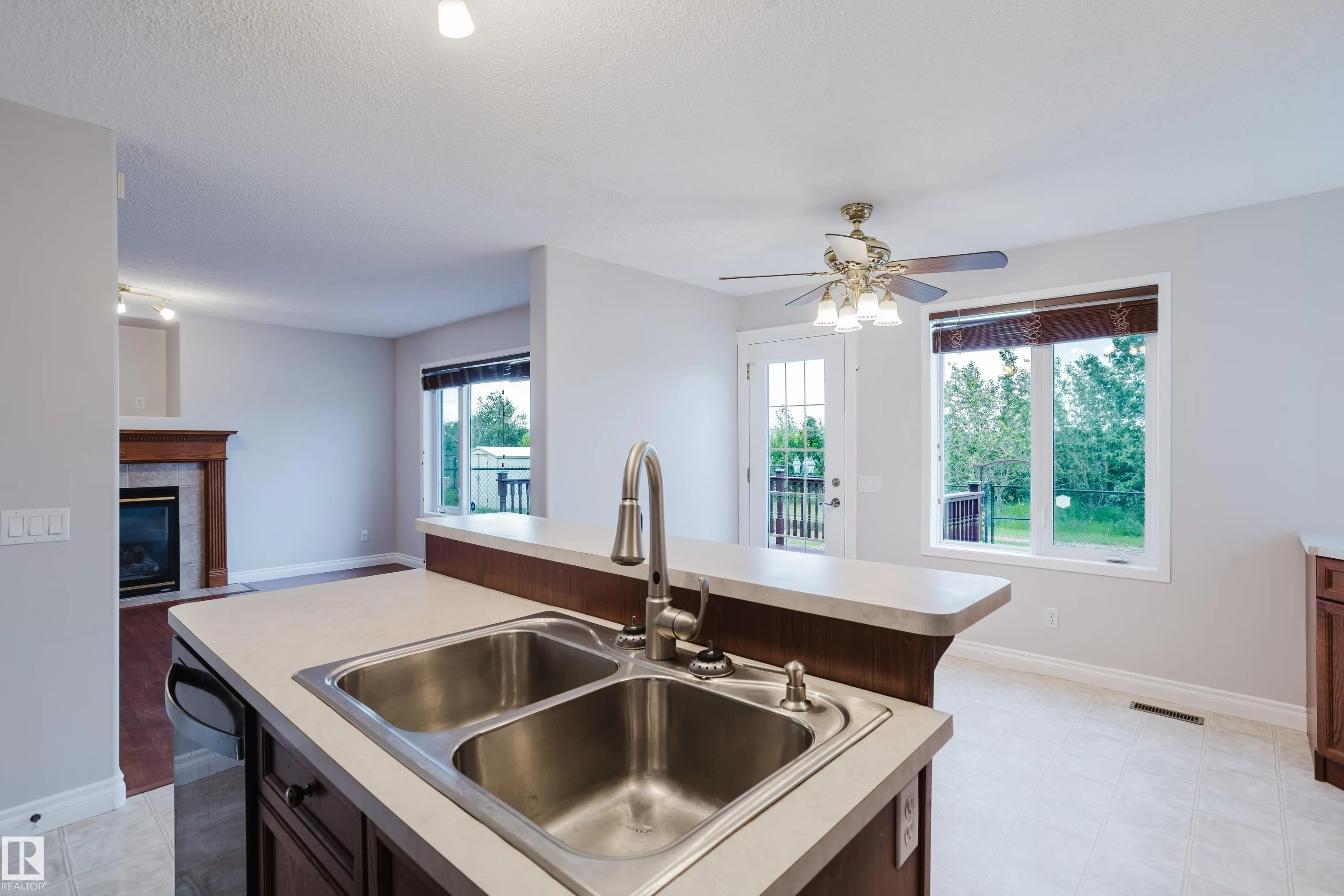 611 Hooke Court
