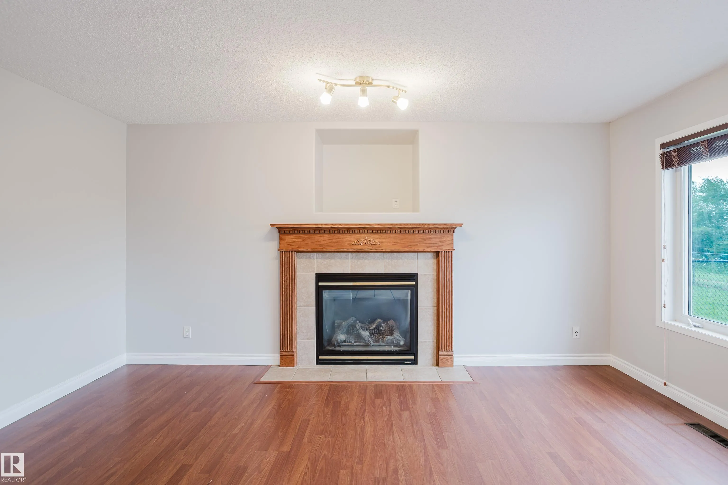 611 Hooke Court