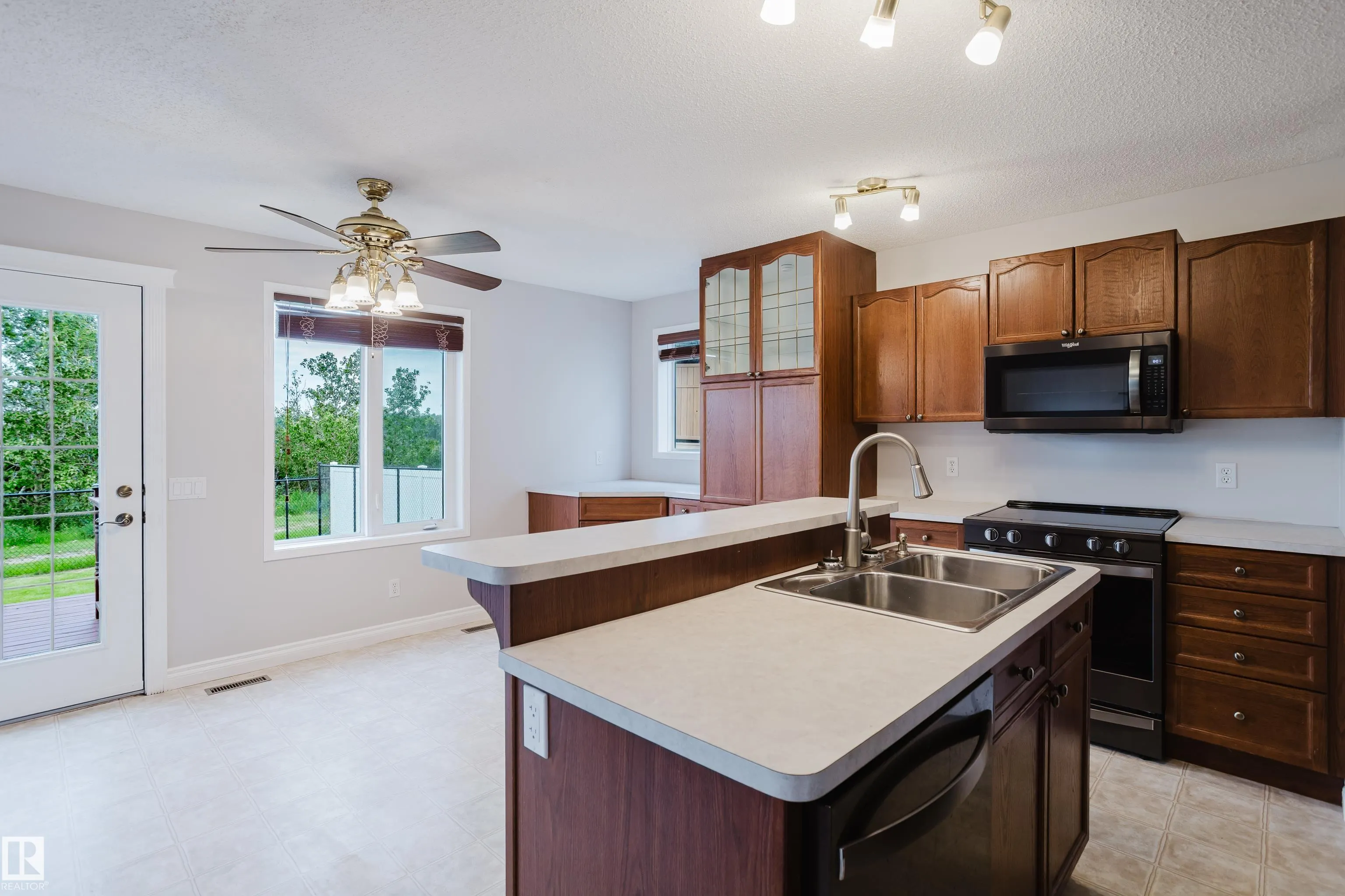 611 Hooke Court