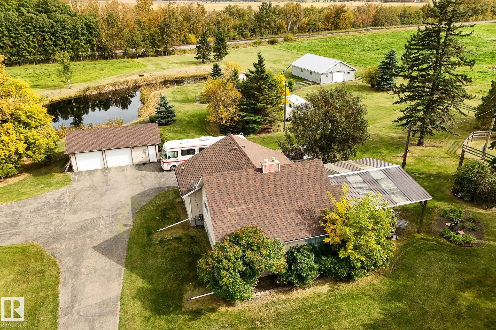 464025 RGE ROAD 242