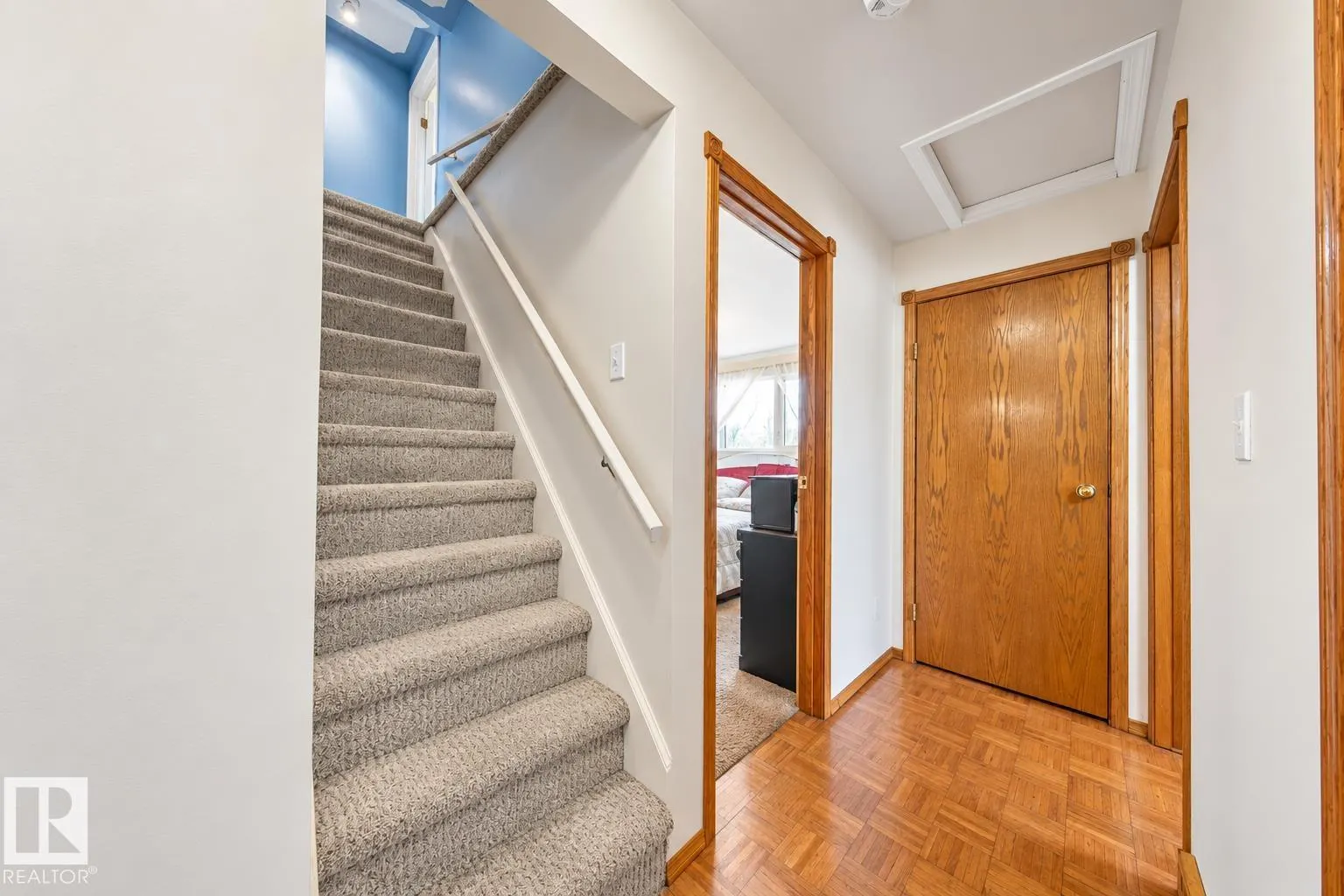 464025 RGE ROAD 242