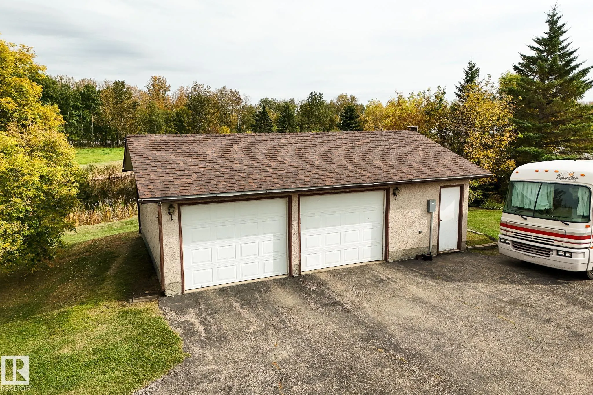 464025 RGE ROAD 242