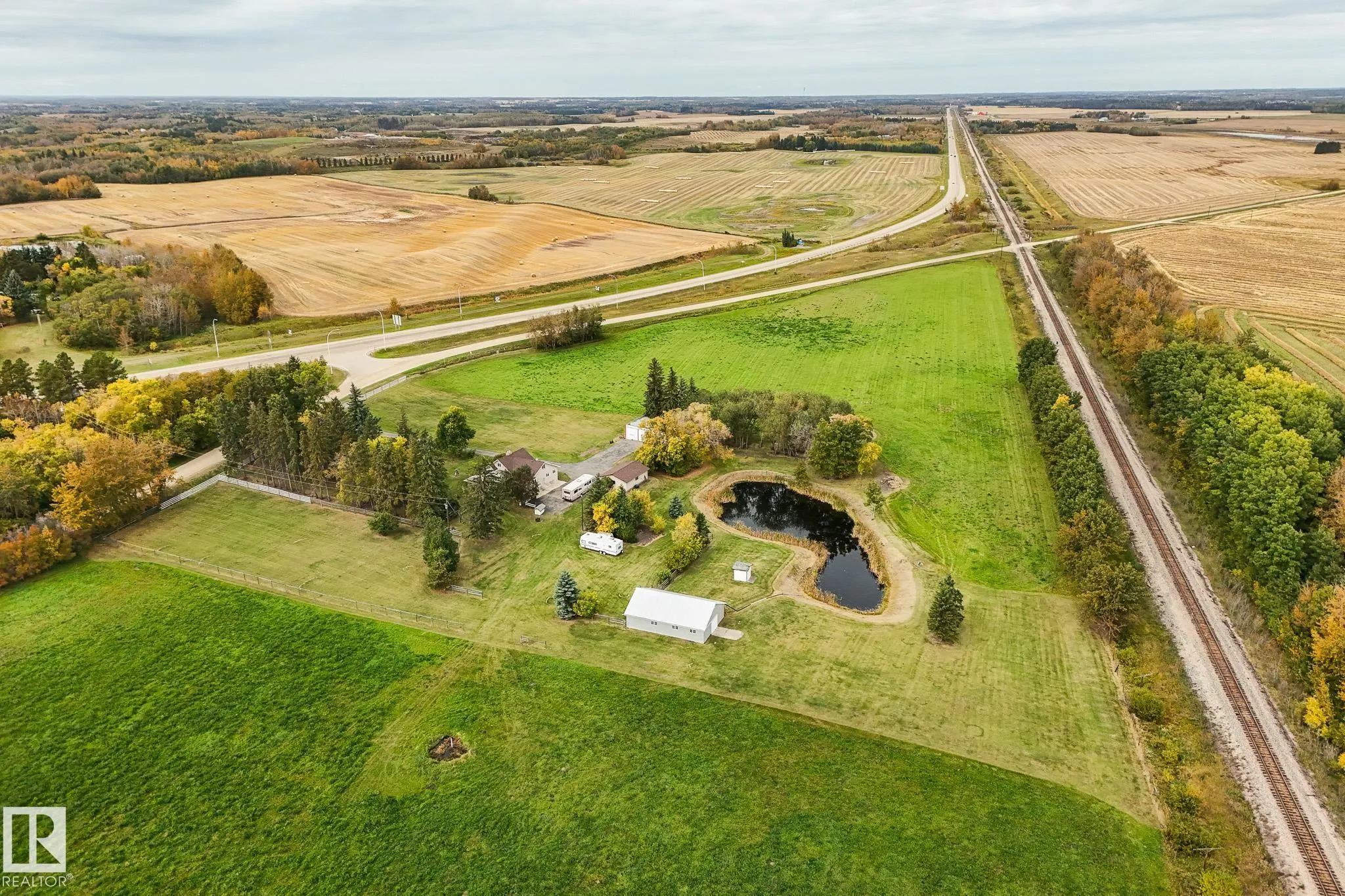 464025 RGE ROAD 242