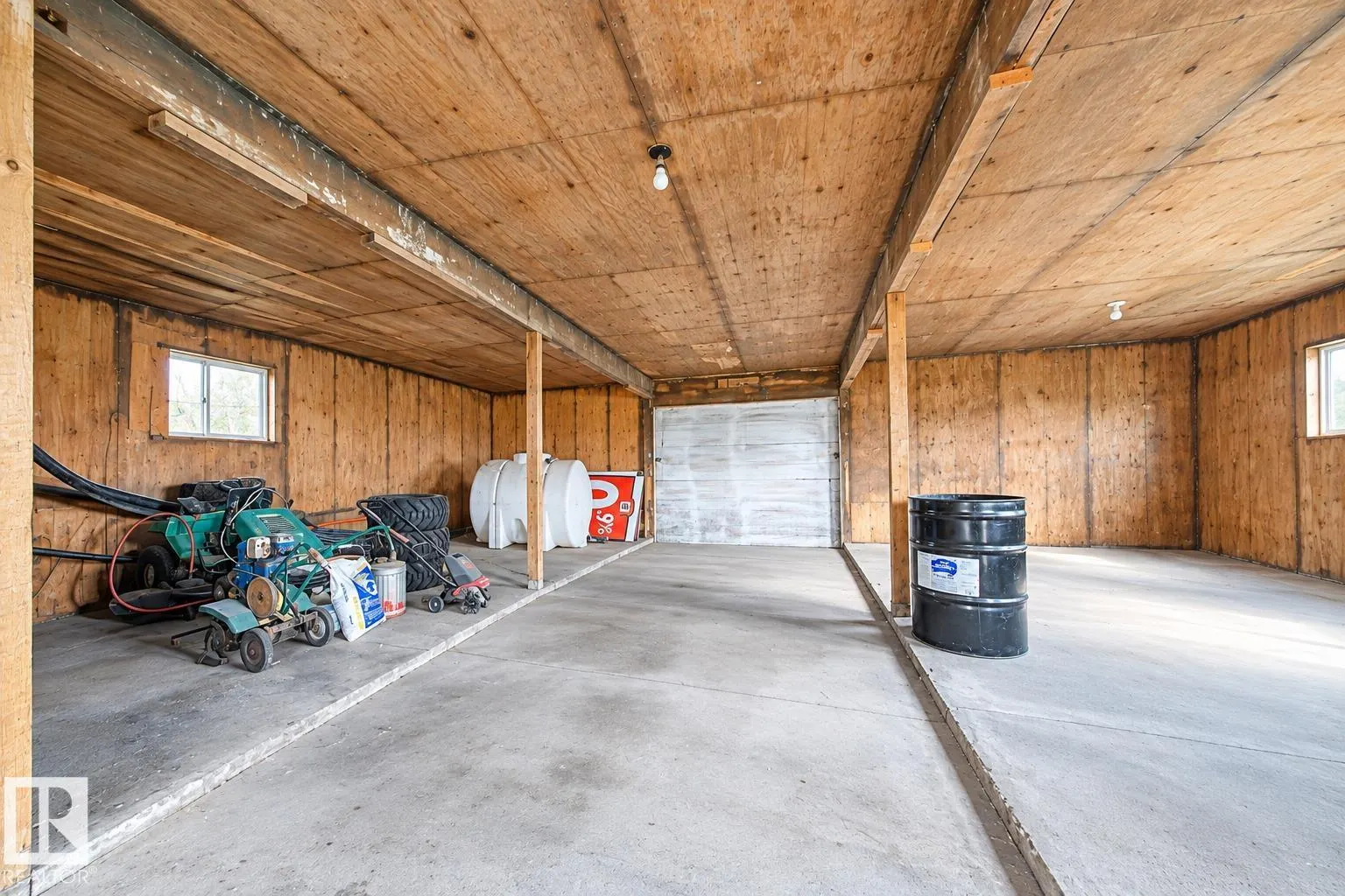 464025 RGE ROAD 242