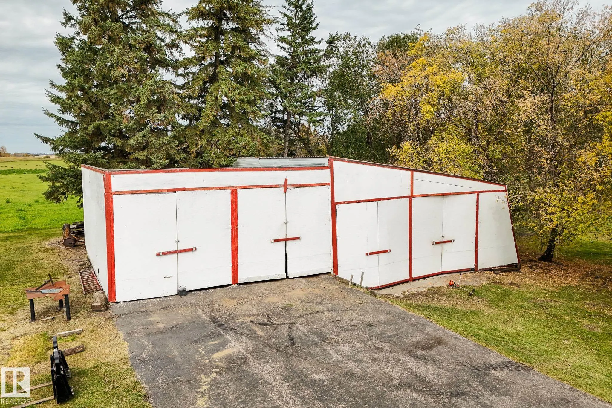 464025 RGE ROAD 242