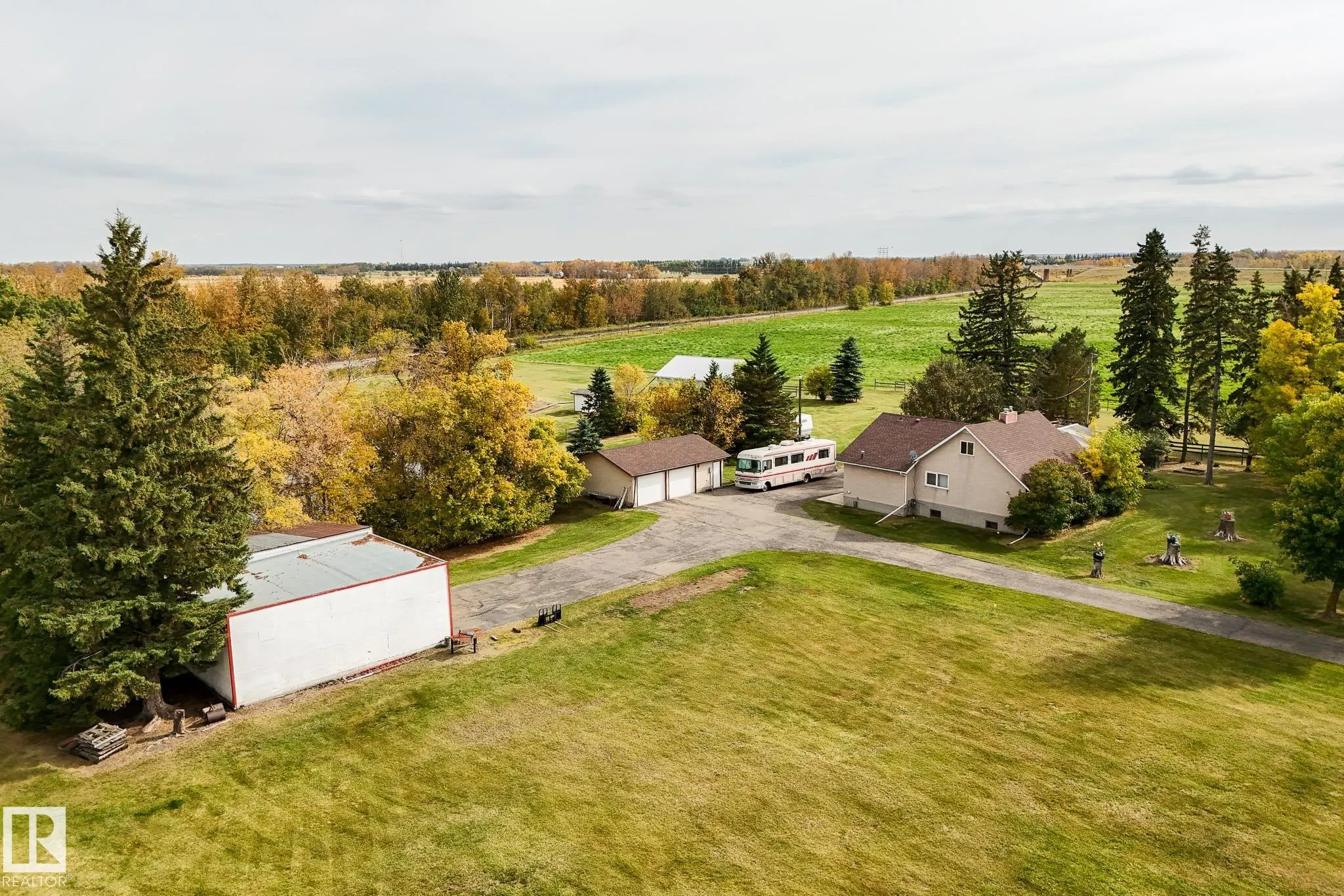 464025 RGE ROAD 242