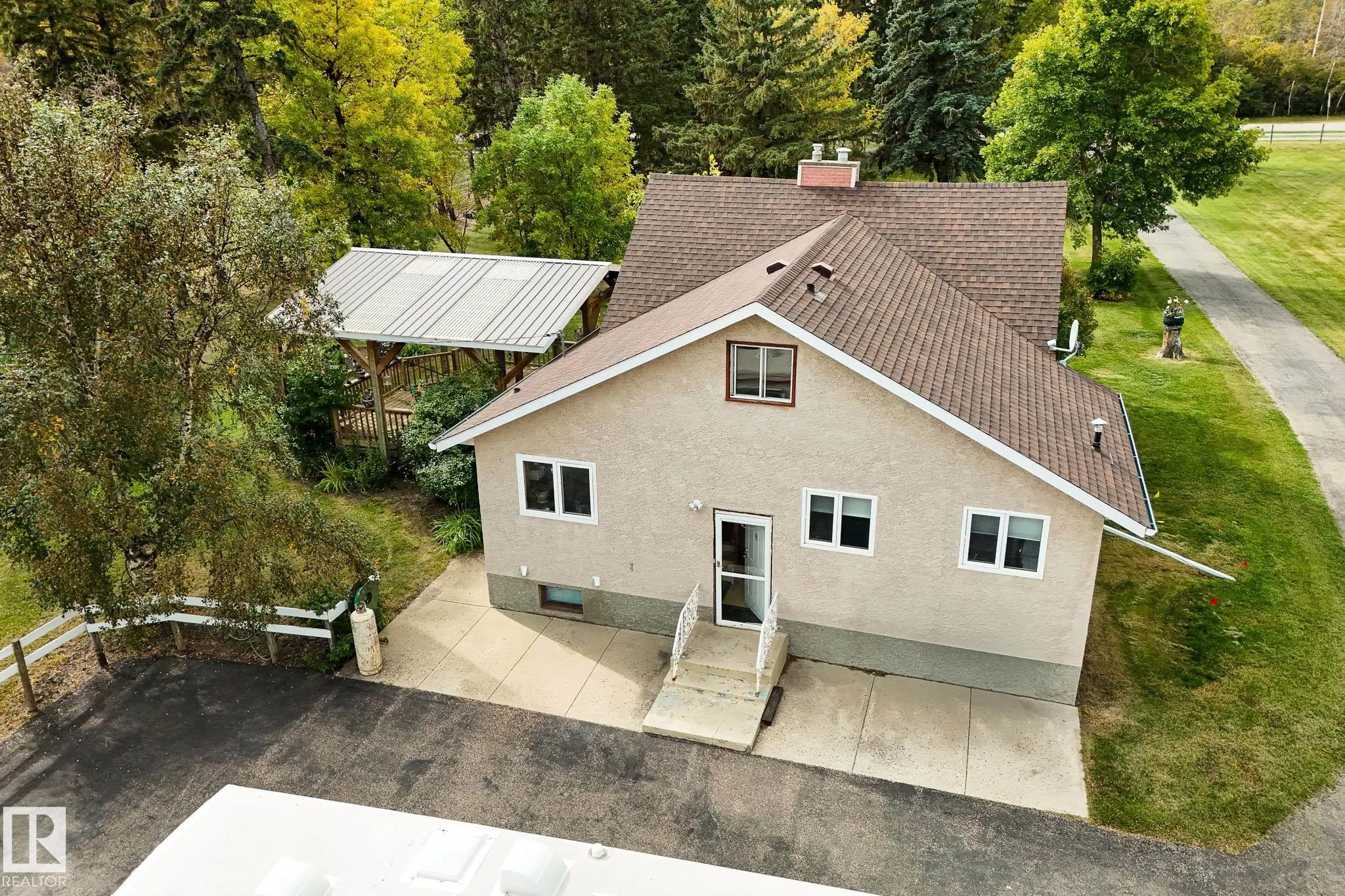 464025 RGE ROAD 242