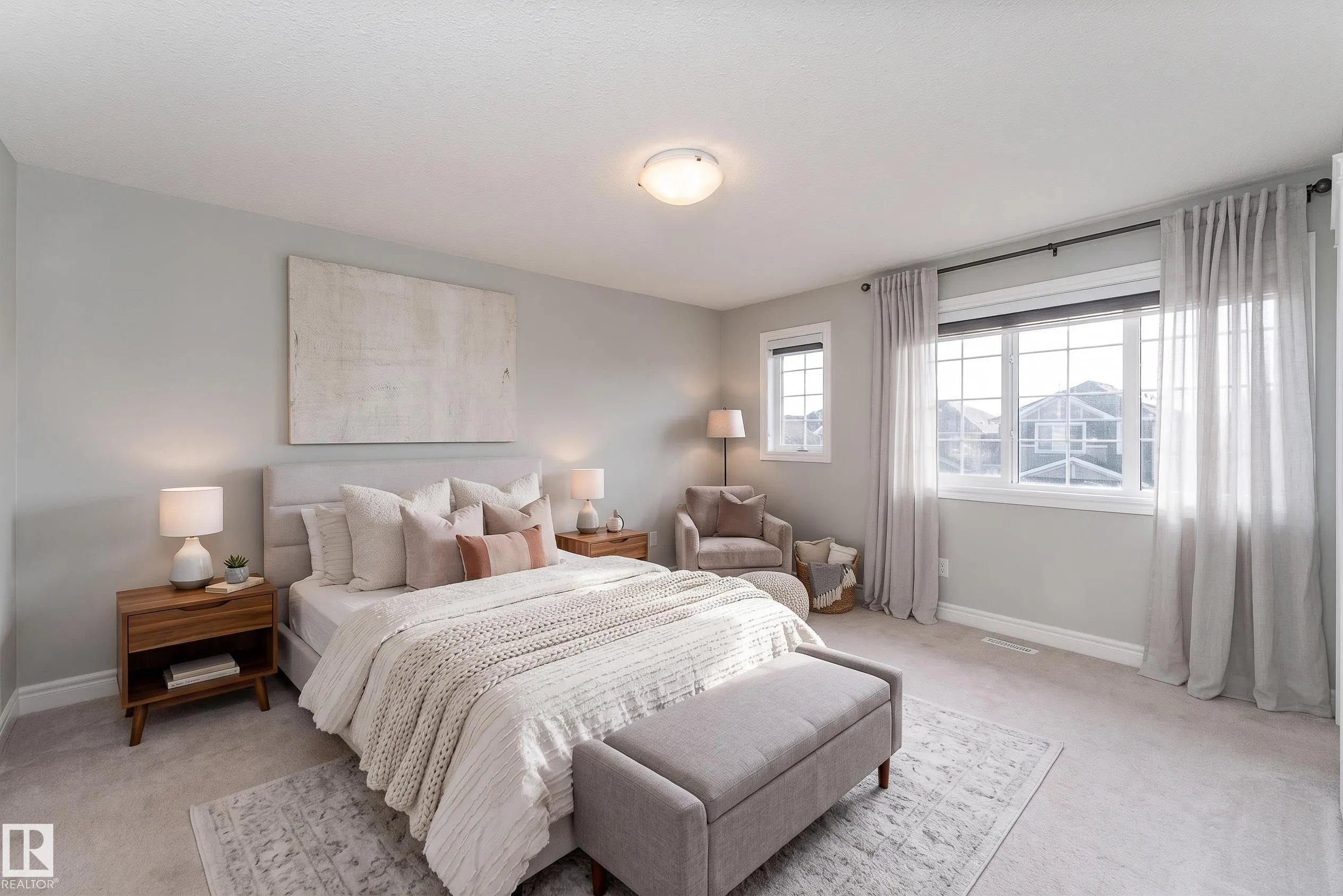 3885 ROBINS Crescent