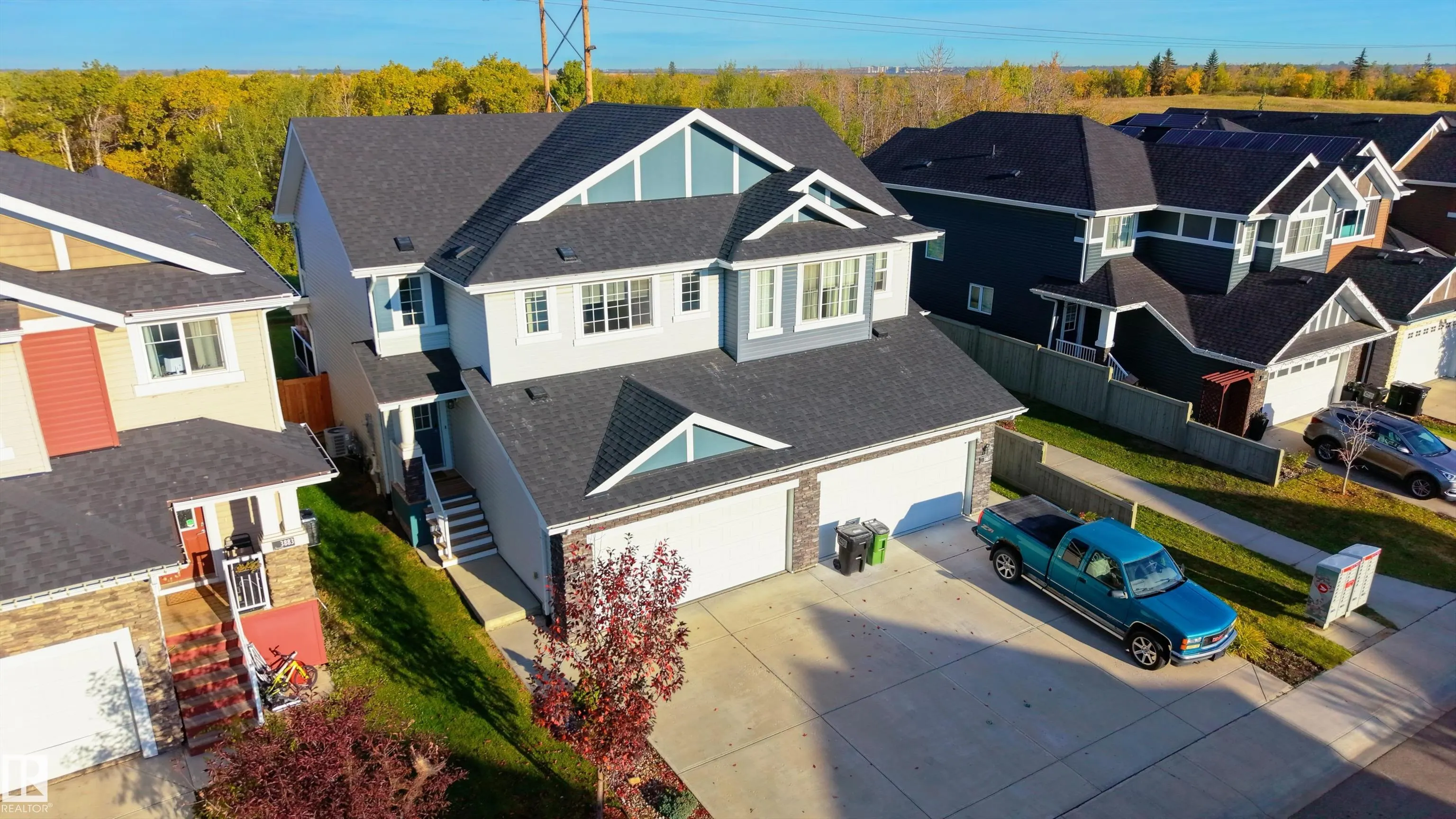 3885 ROBINS Crescent