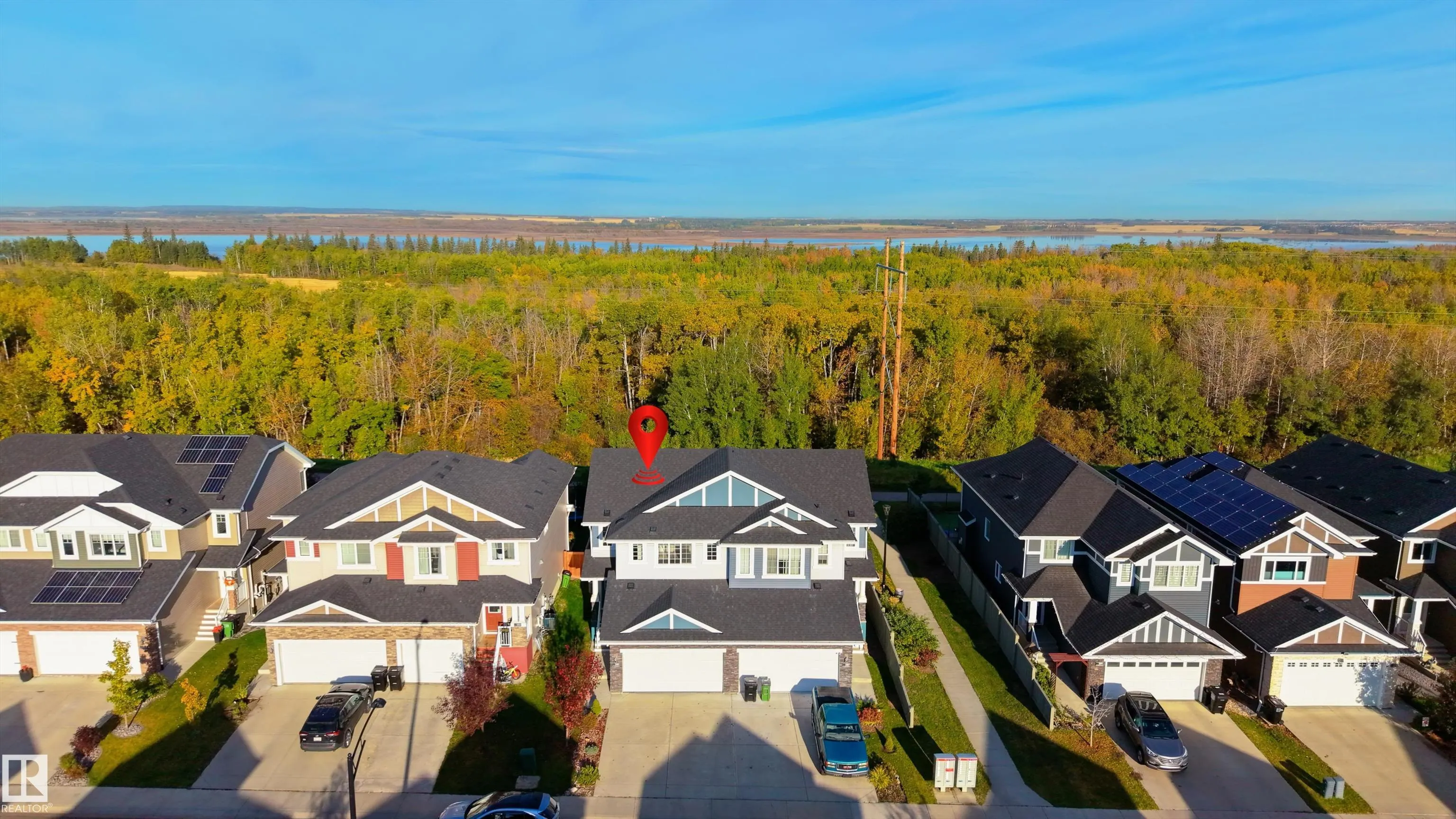 3885 ROBINS Crescent