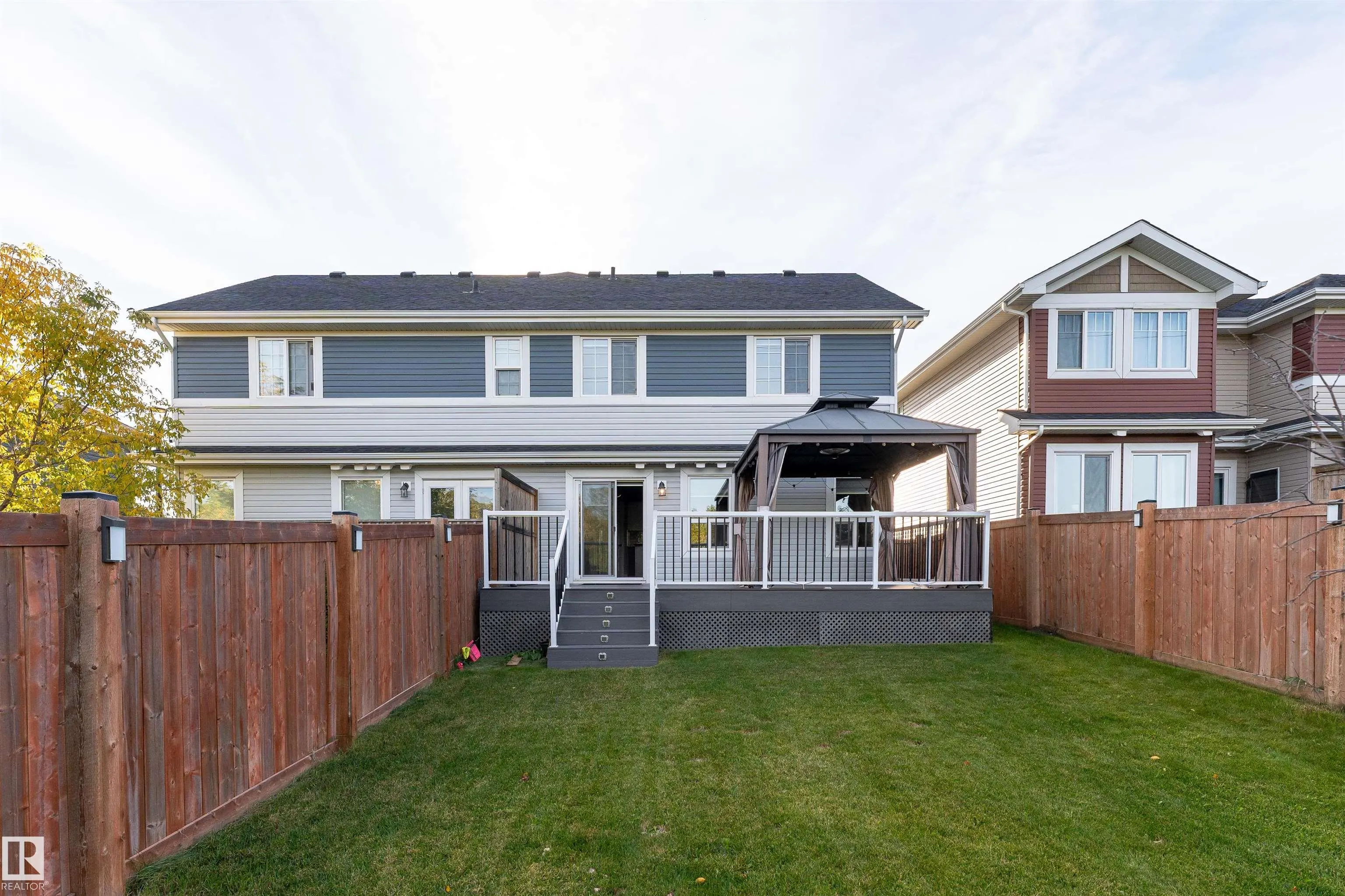 3885 ROBINS Crescent