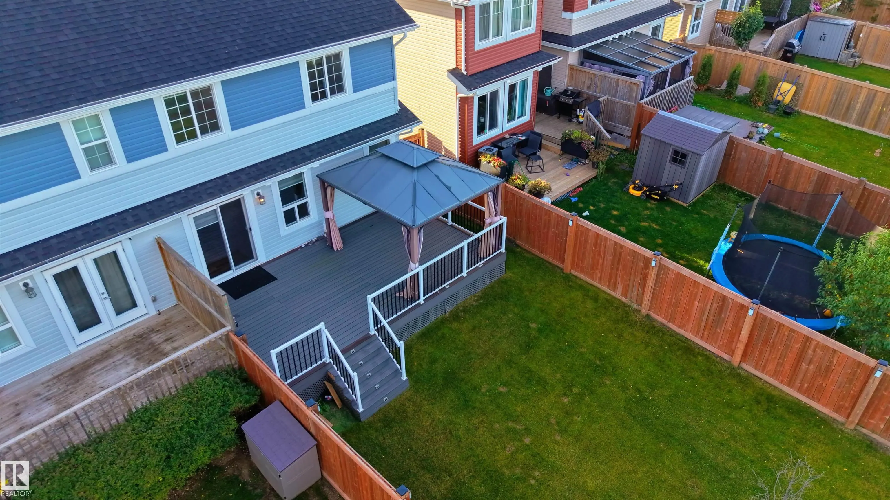 3885 ROBINS Crescent