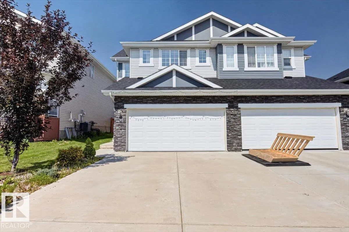 3885 ROBINS Crescent