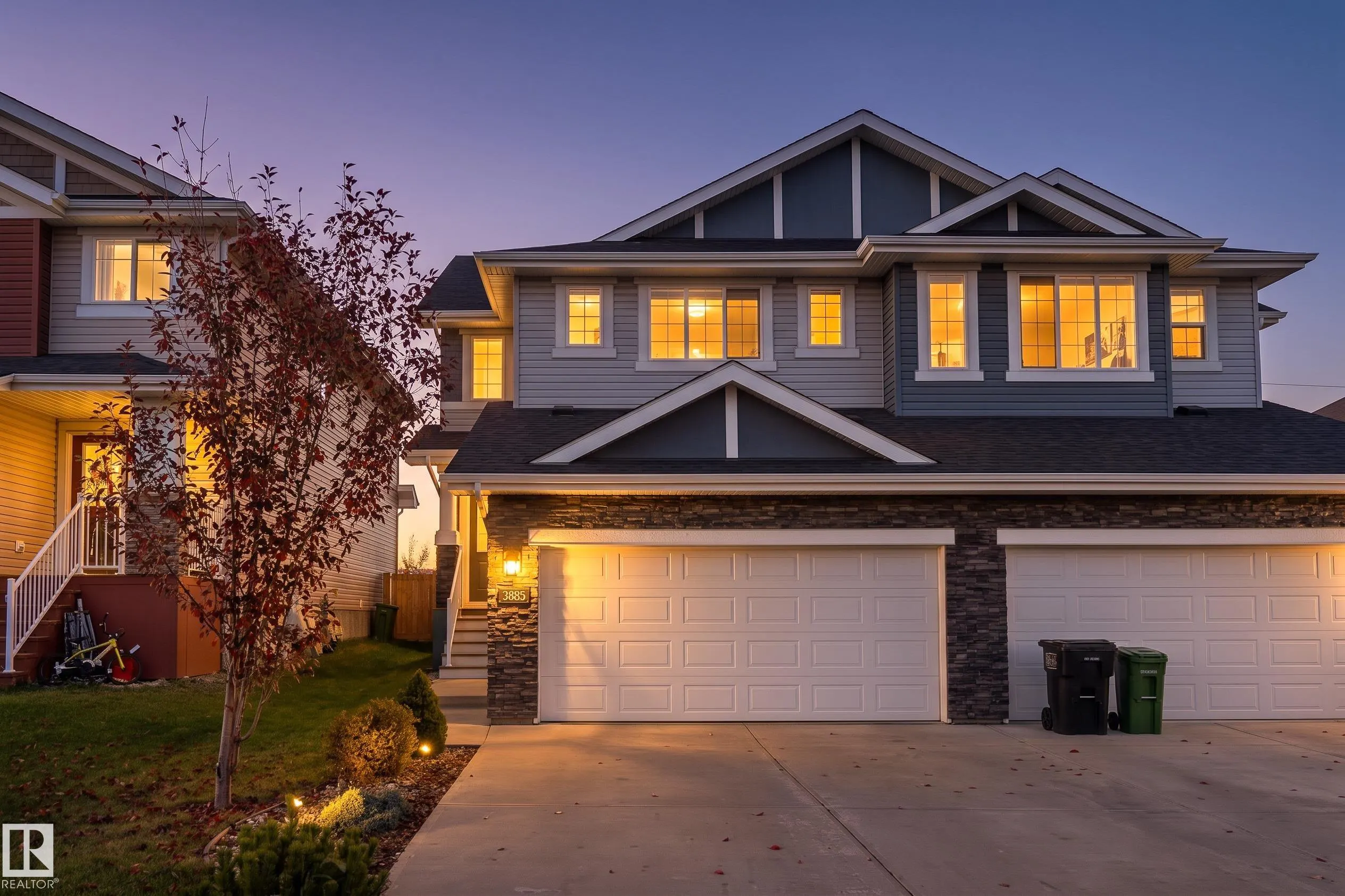 3885 ROBINS Crescent