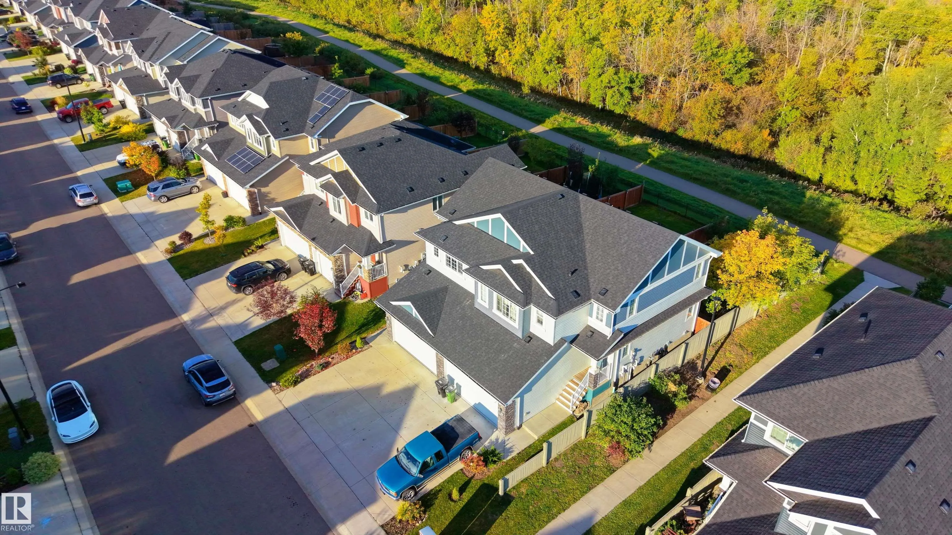 3885 ROBINS Crescent