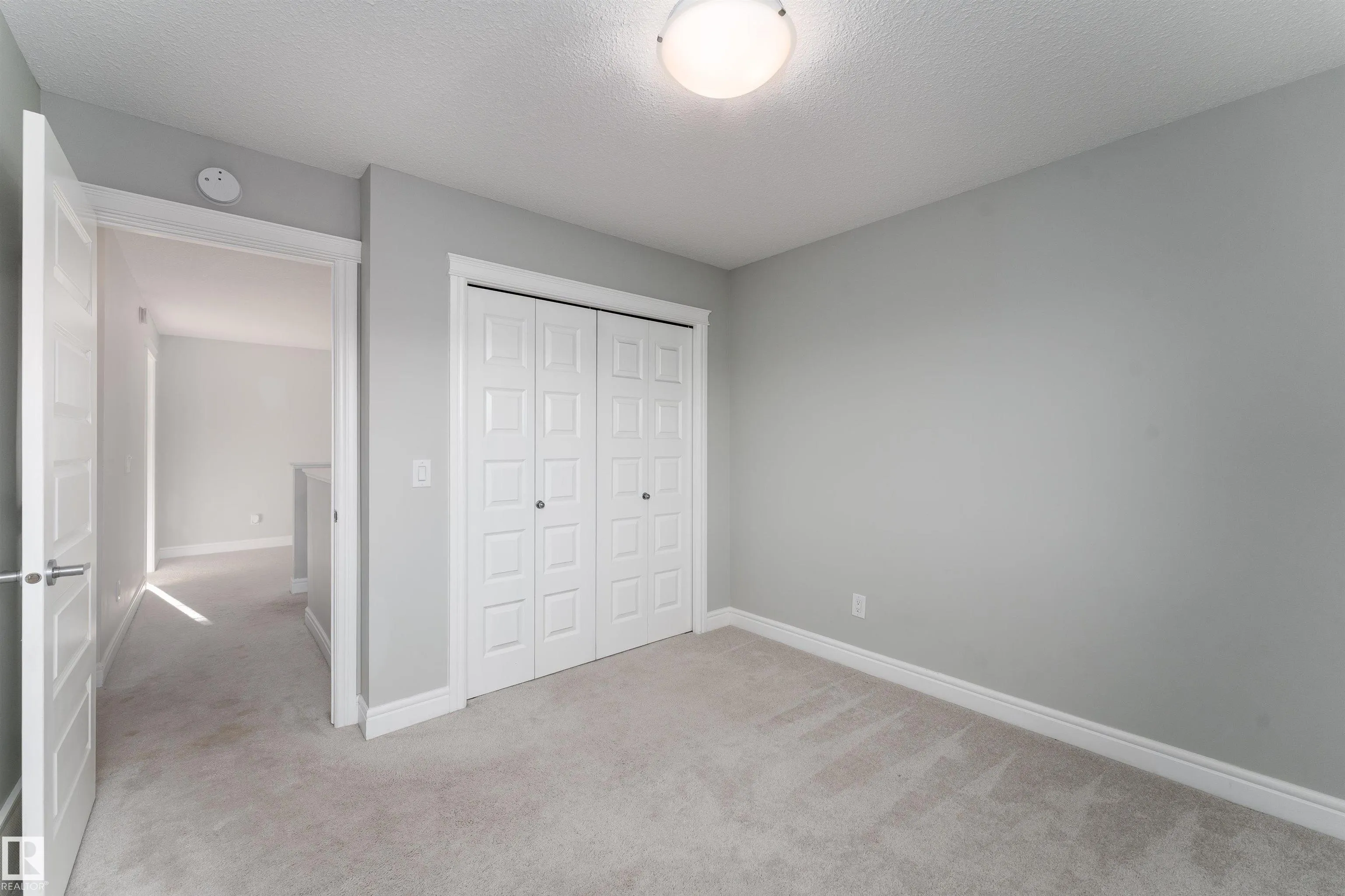 3885 ROBINS Crescent