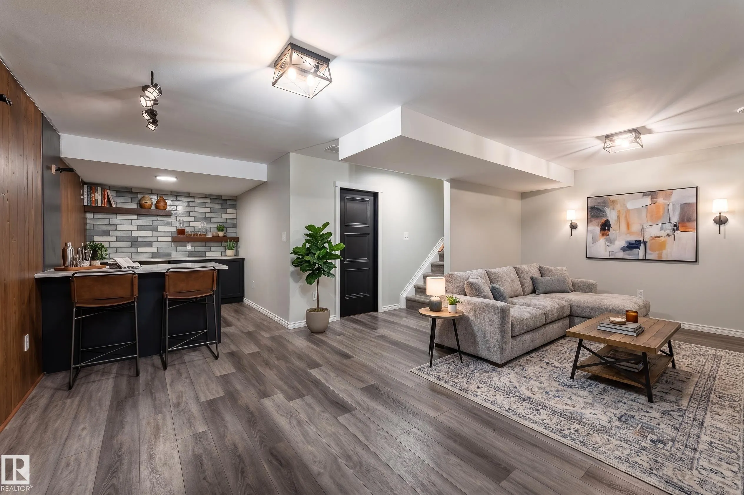 3885 ROBINS Crescent