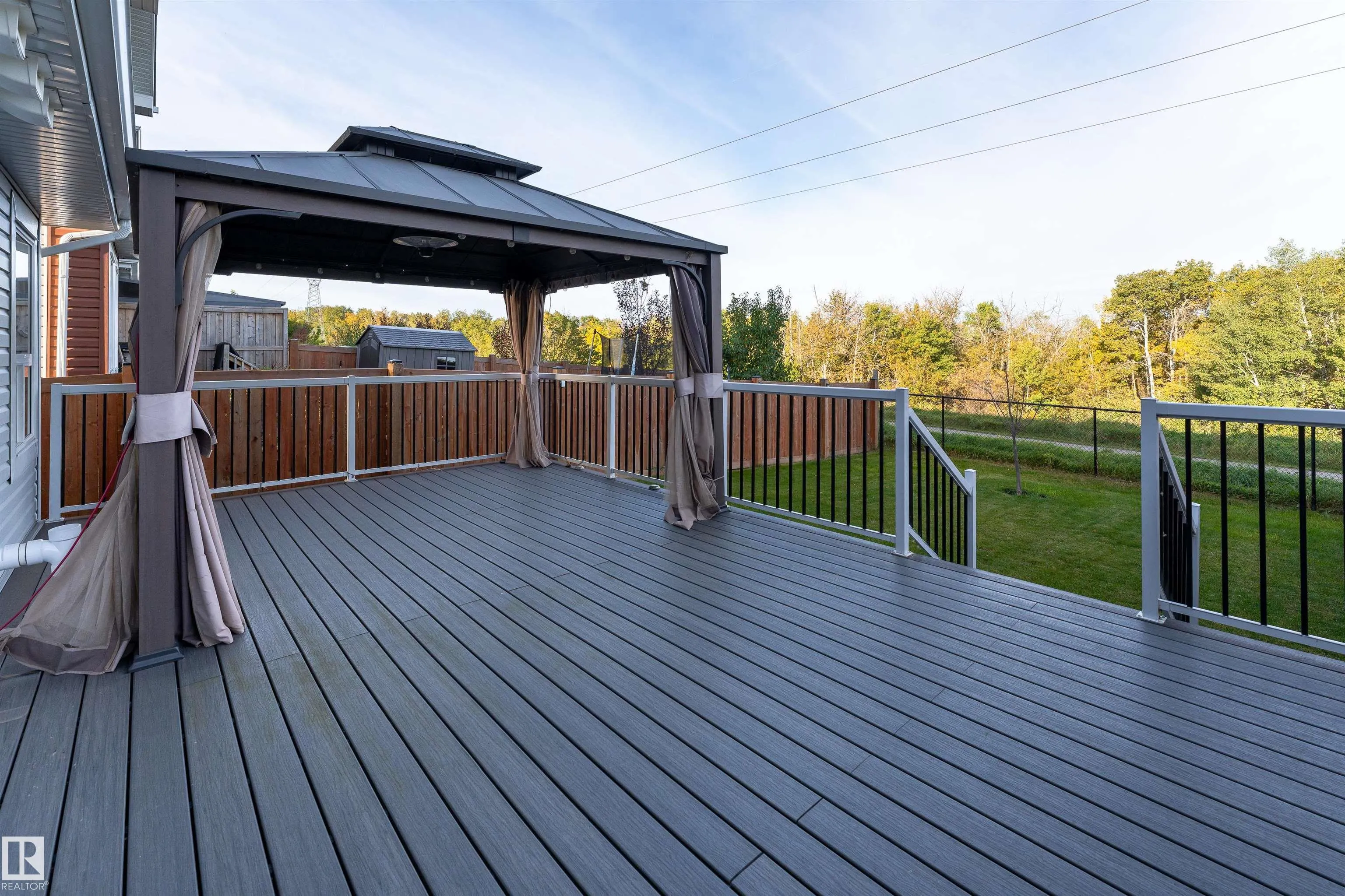 3885 ROBINS Crescent