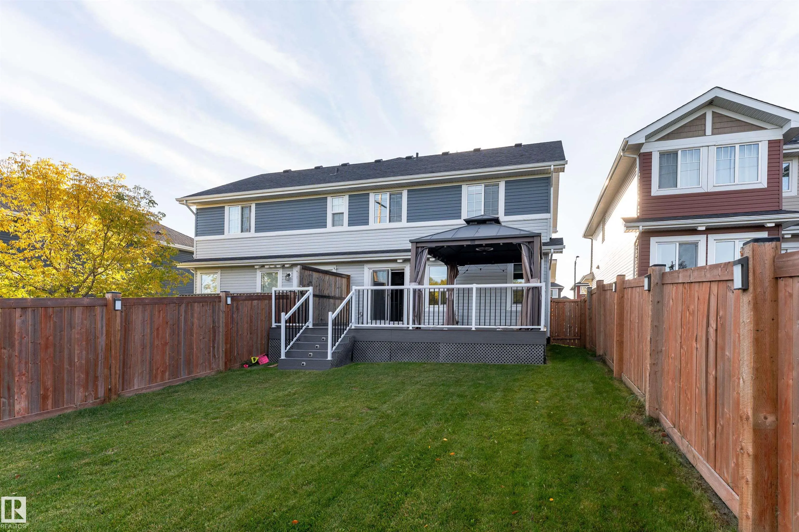 3885 ROBINS Crescent